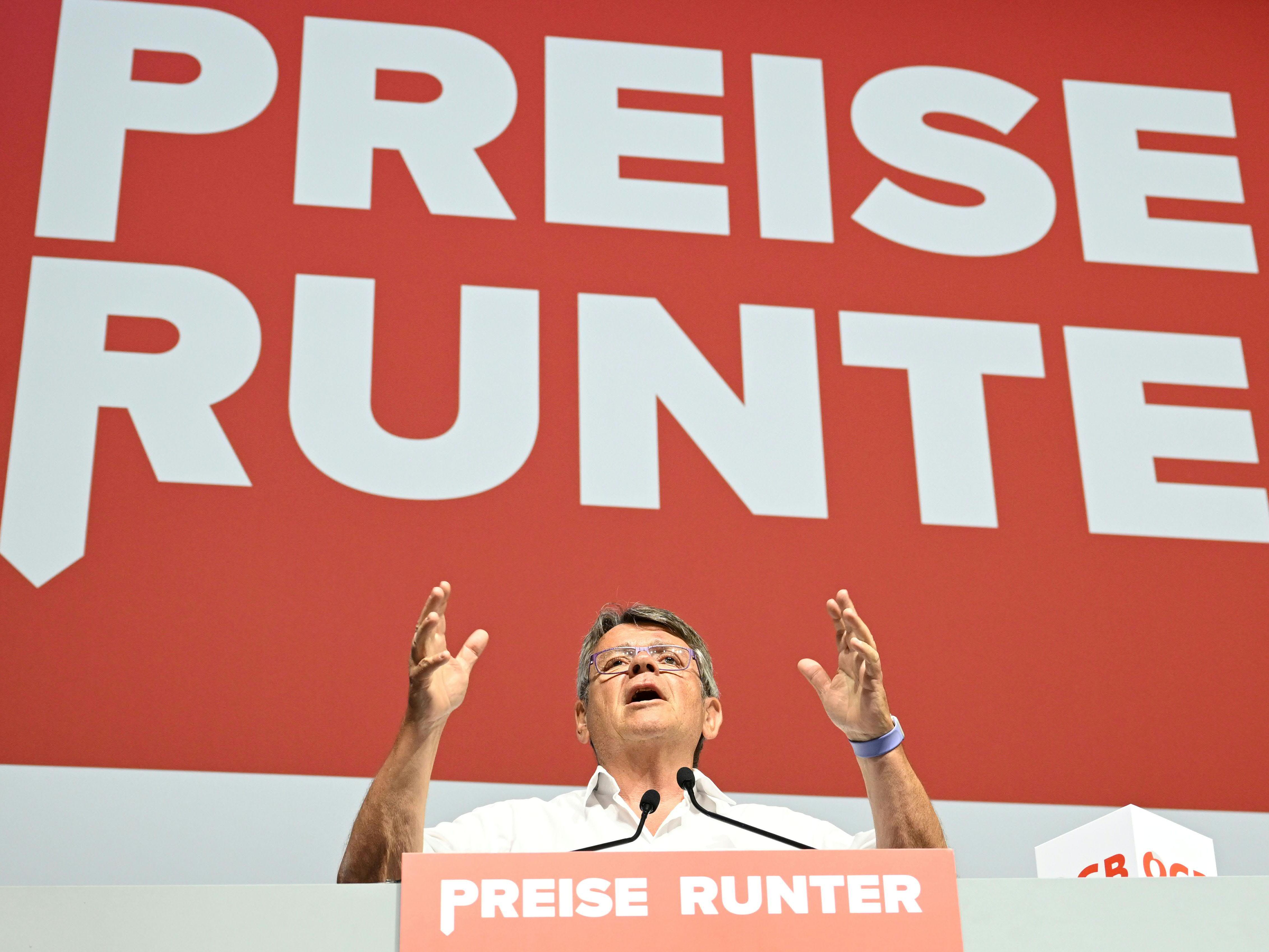 Die ÖGB-Demos finden unter dem Motto "Preise runter!" in allen Bundesländern statt. Die ÖGB-Demos finden unter dem Motto "Preise runter!" in allen Bundesländern statt.