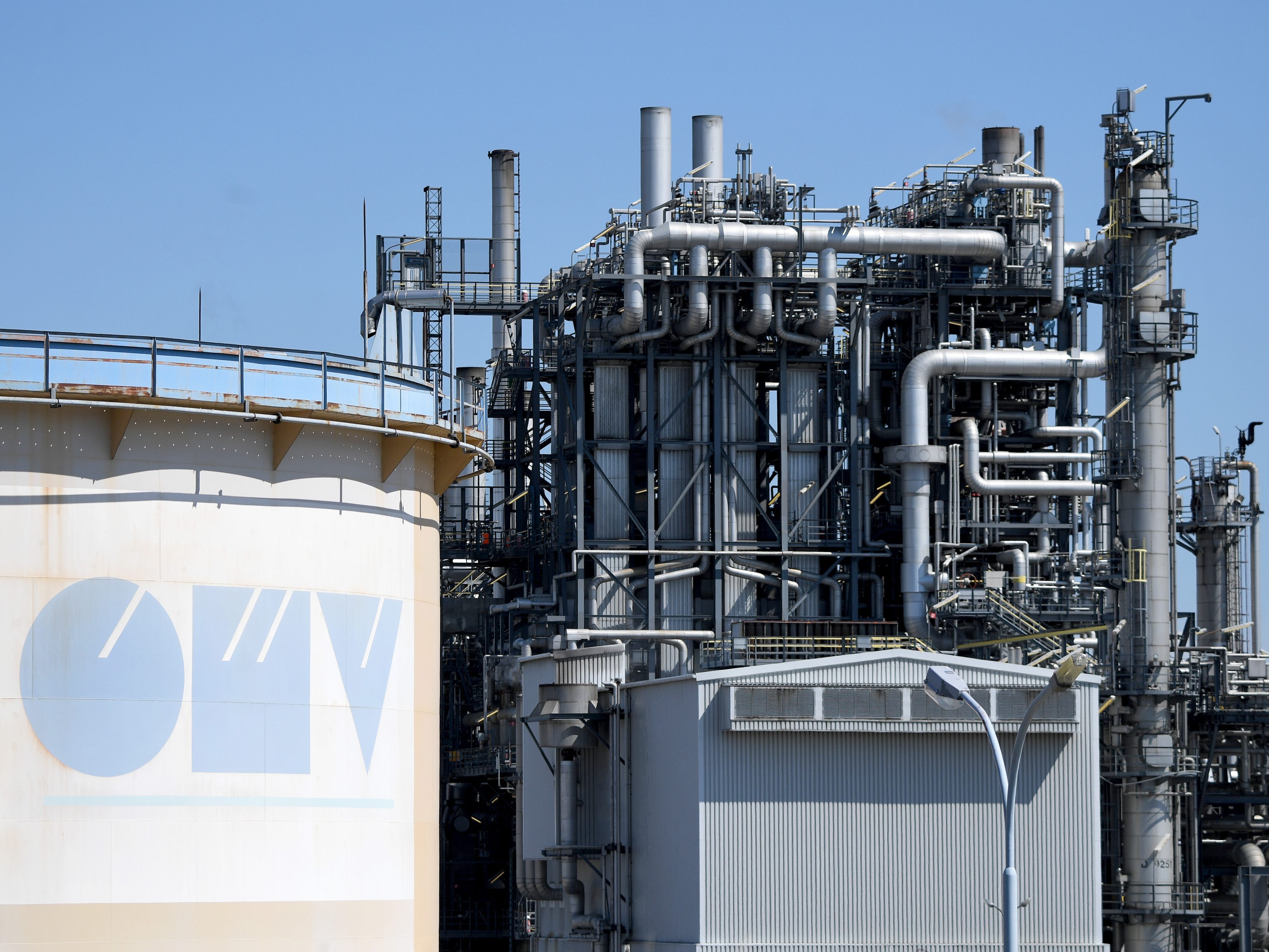 Die OMV fährt die Raffinerie Schwechat in der 1. Oktoberhälfte wieder hoch. Die OMV fährt die Raffinerie Schwechat in der 1. Oktoberhälfte wieder hoch.