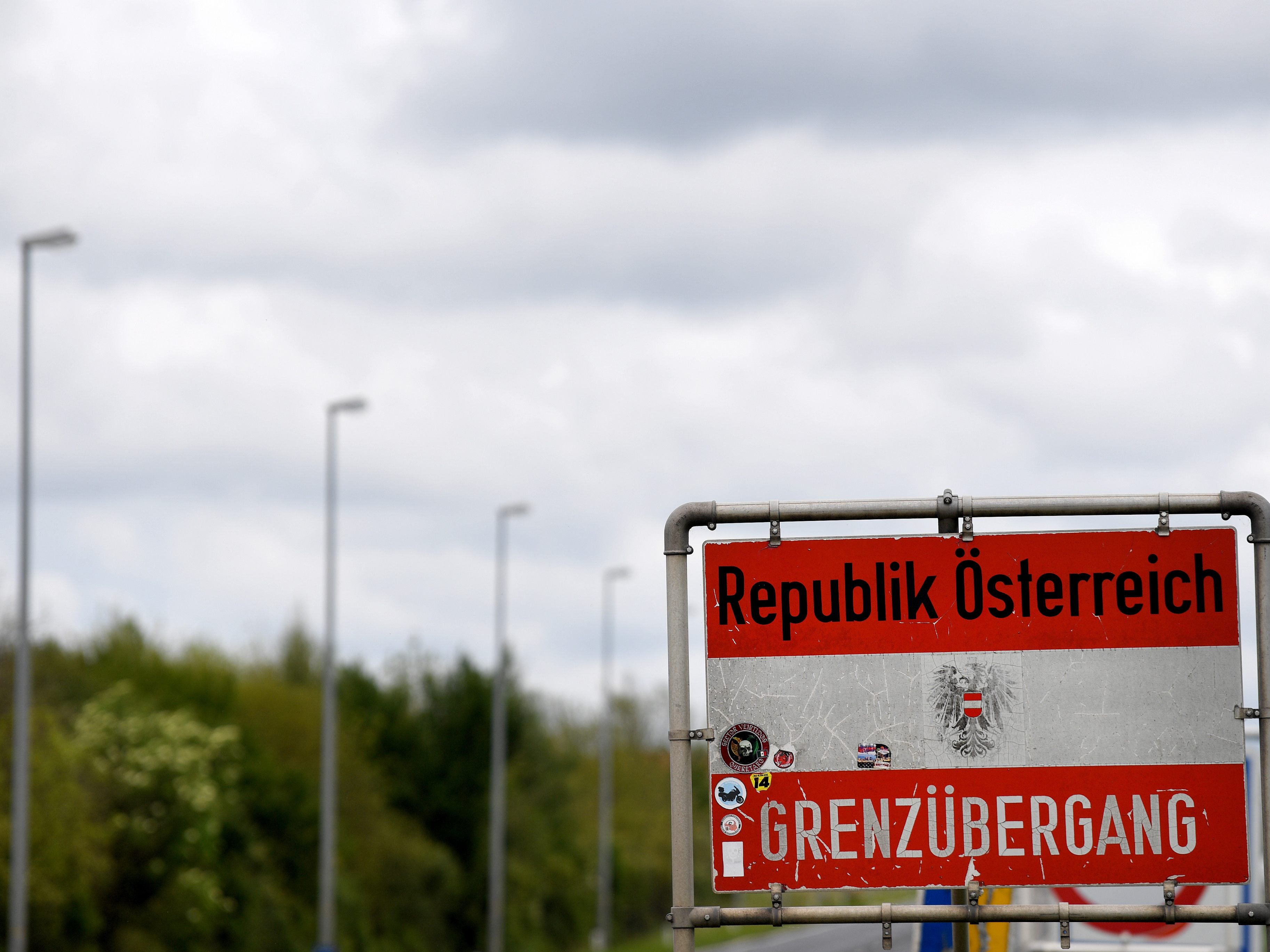 Grenzkontrollen zur Slowakei ab Mitternacht. Grenzkontrollen zur Slowakei ab Mitternacht.