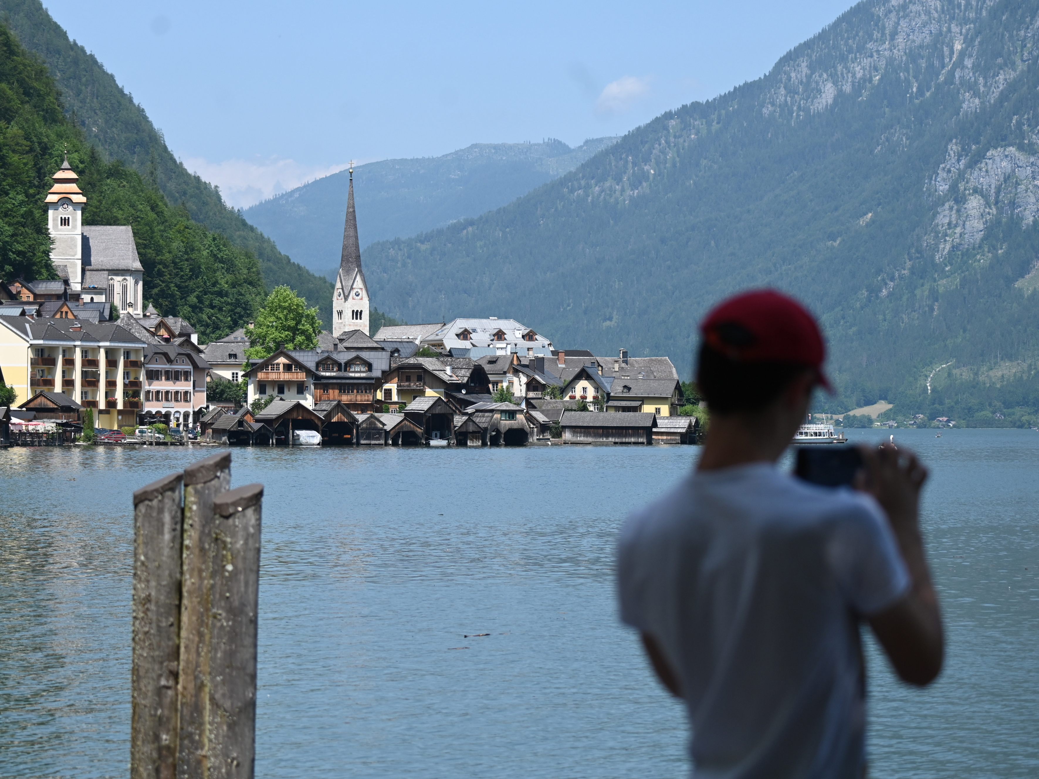 In der Sommersaison 2022 erreichten die Nächtigungszahlen im österreichischen Tourismus fast wieder Vorkrisenniveau. In der Sommersaison 2022 erreichten die Nächtigungszahlen im österreichischen Tourismus fast wieder Vorkrisenniveau.