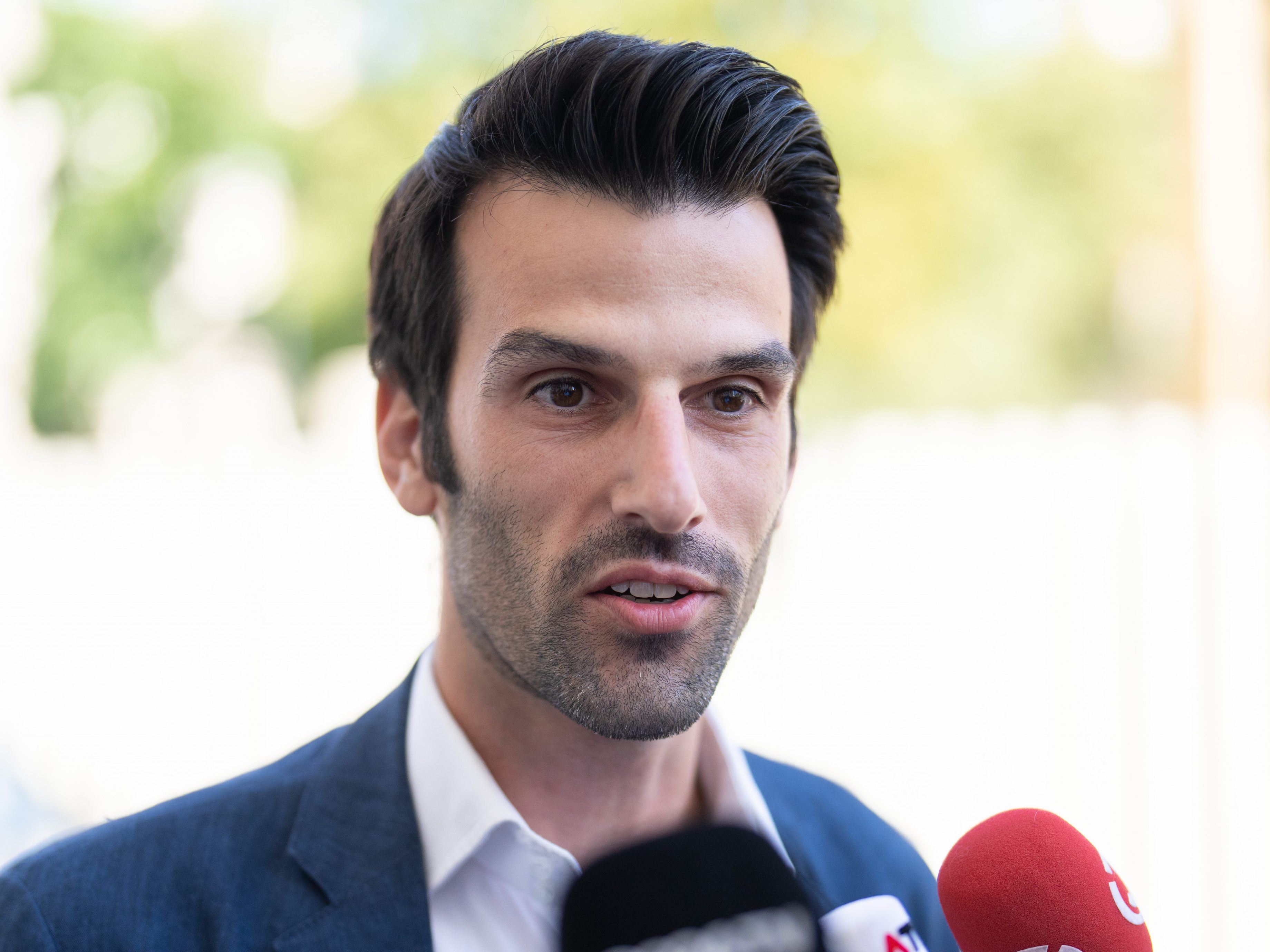 Der FPÖ-Landesparteiobmann Udo Landbauer bezeichnete den Freispruch Waldhäusls als "nur logisch und ein klarer Sieg der Gerechtigkeit".