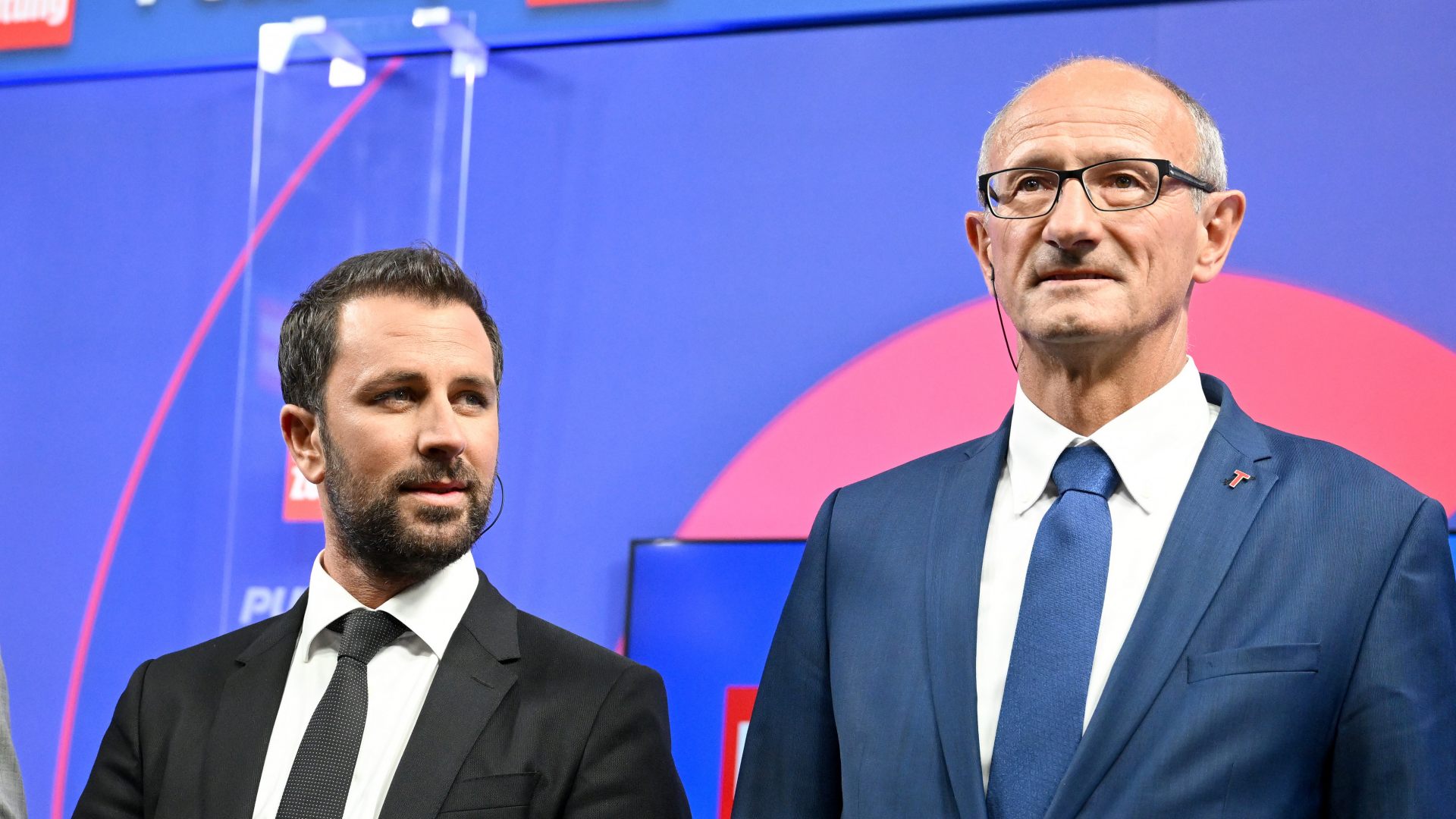 Micaela Schäfer präsentiert heißen Erotik-Kalender 2012 - Sexy national