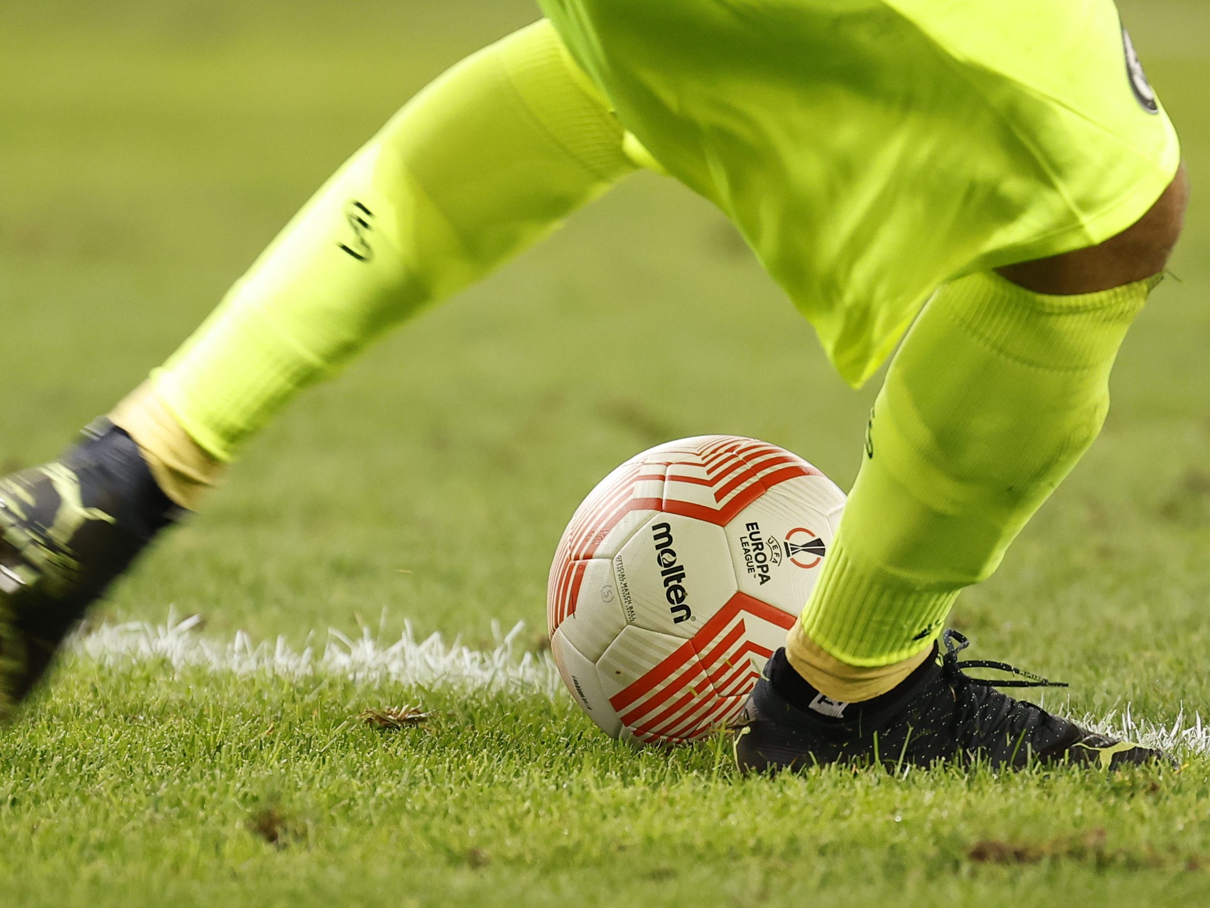 Ein Wiener Fußballer muss sich wegen schwerer Körperverletzung vor Gericht verantworten. Ein Wiener Fußballer muss sich wegen schwerer Körperverletzung vor Gericht verantworten.