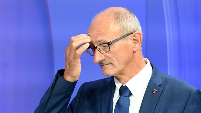 Micaela Schäfer präsentiert heißen Erotik-Kalender 2012 - Sexy national