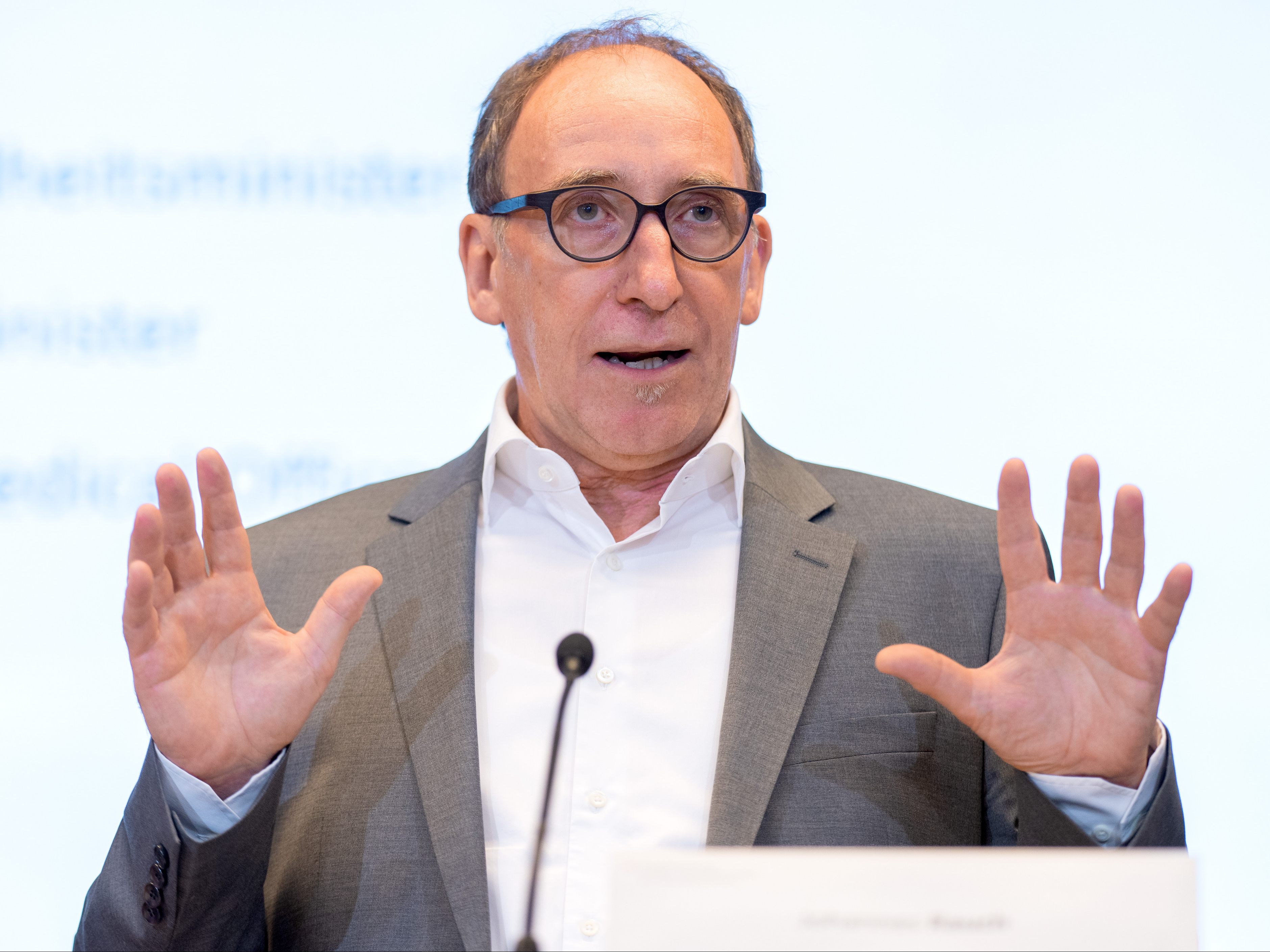 Sozialminister Johannes Rauch betonte zum Wohnschirm: "Obdachlosigkeit ist eine der schlimmsten Formen von Armut".