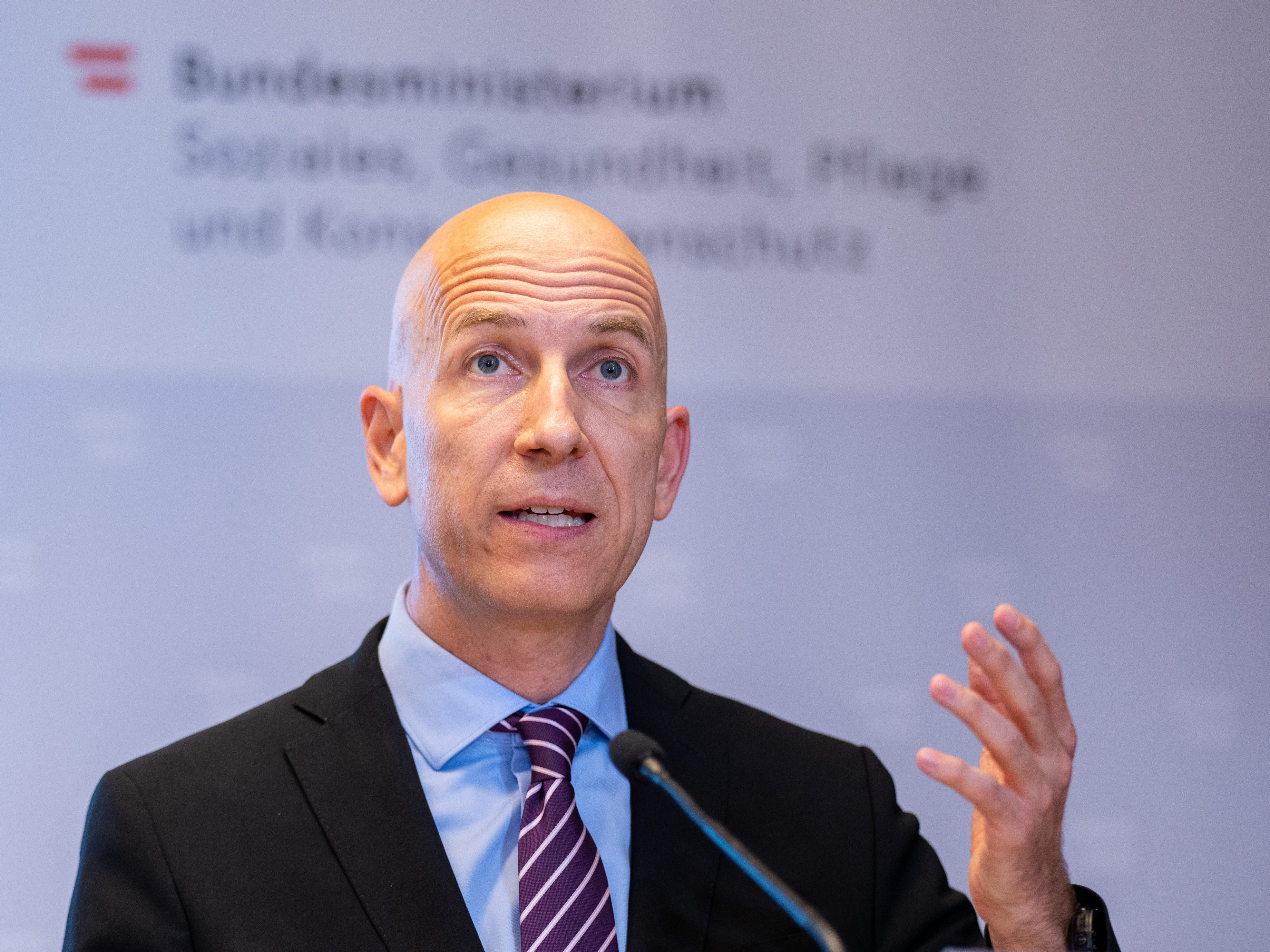 Einberufung von Preiskommission durch Regierung. Einberufung von Preiskommission durch Regierung.