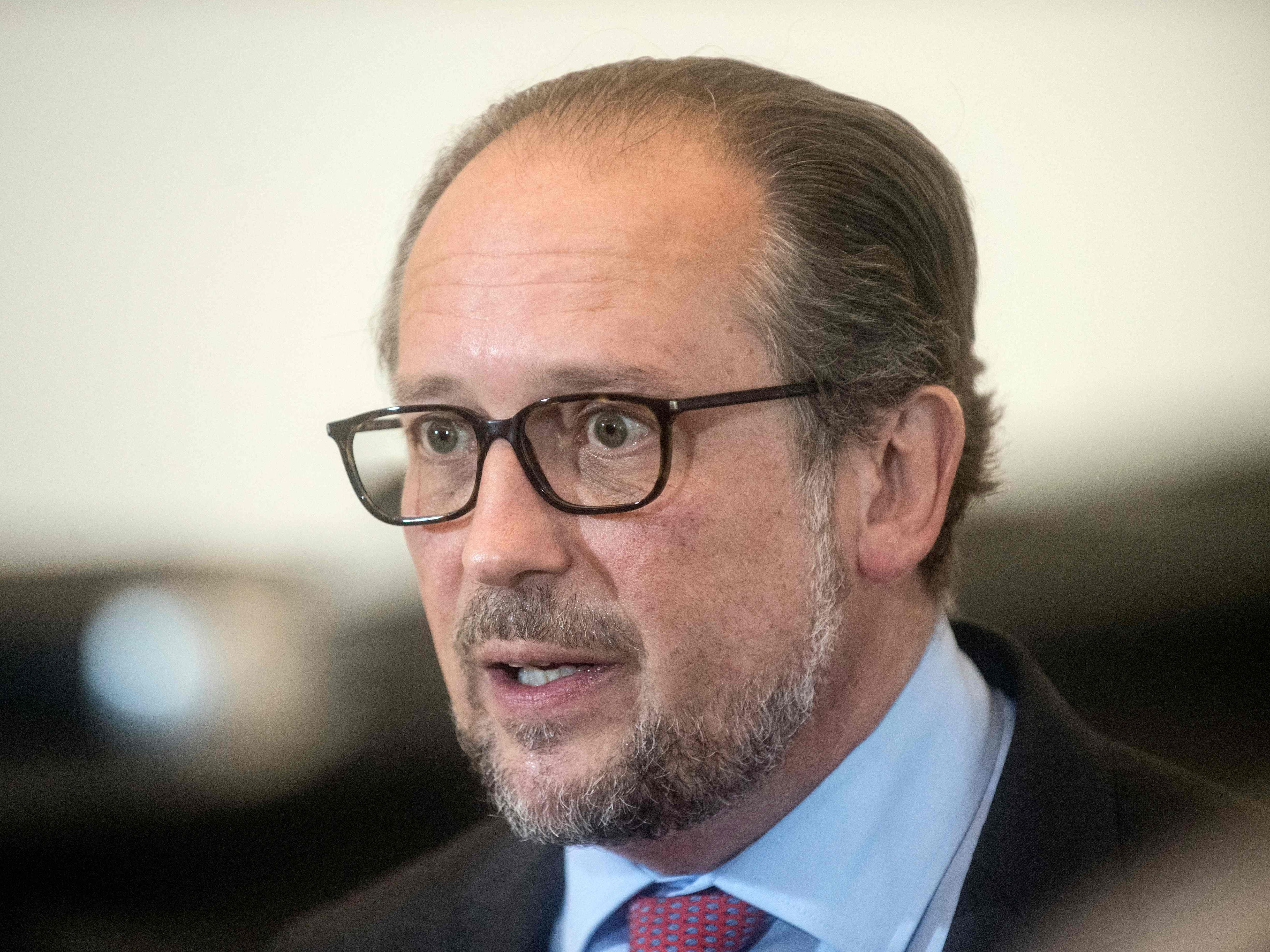 Außenminister Alexander Schallenberg (ÖVP) kondolierte der britischen Königsfamilie nach dem Tod von Queen Elizabeth II. im Namen von Österreich. Außenminister Alexander Schallenberg (ÖVP) kondolierte der britischen Königsfamilie nach dem Tod von Queen Elizabeth II. im Namen von Österreich.