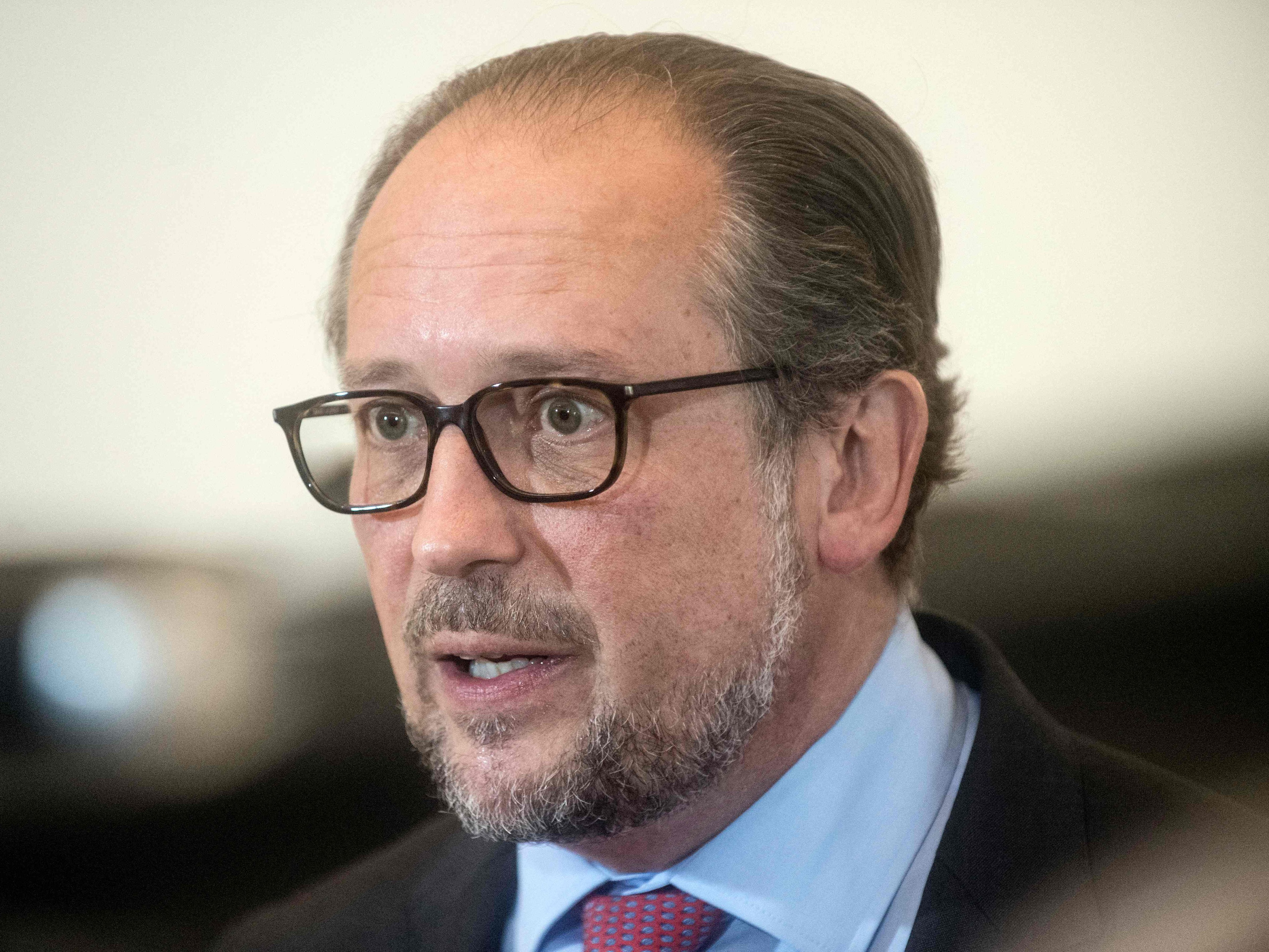 Außenminister Schallenberg trug sich namens Regierung ins Kondolenzbuch für Queen Elizabeth II. ein Außenminister Schallenberg trug sich namens Regierung ins Kondolenzbuch für Queen Elizabeth II. ein