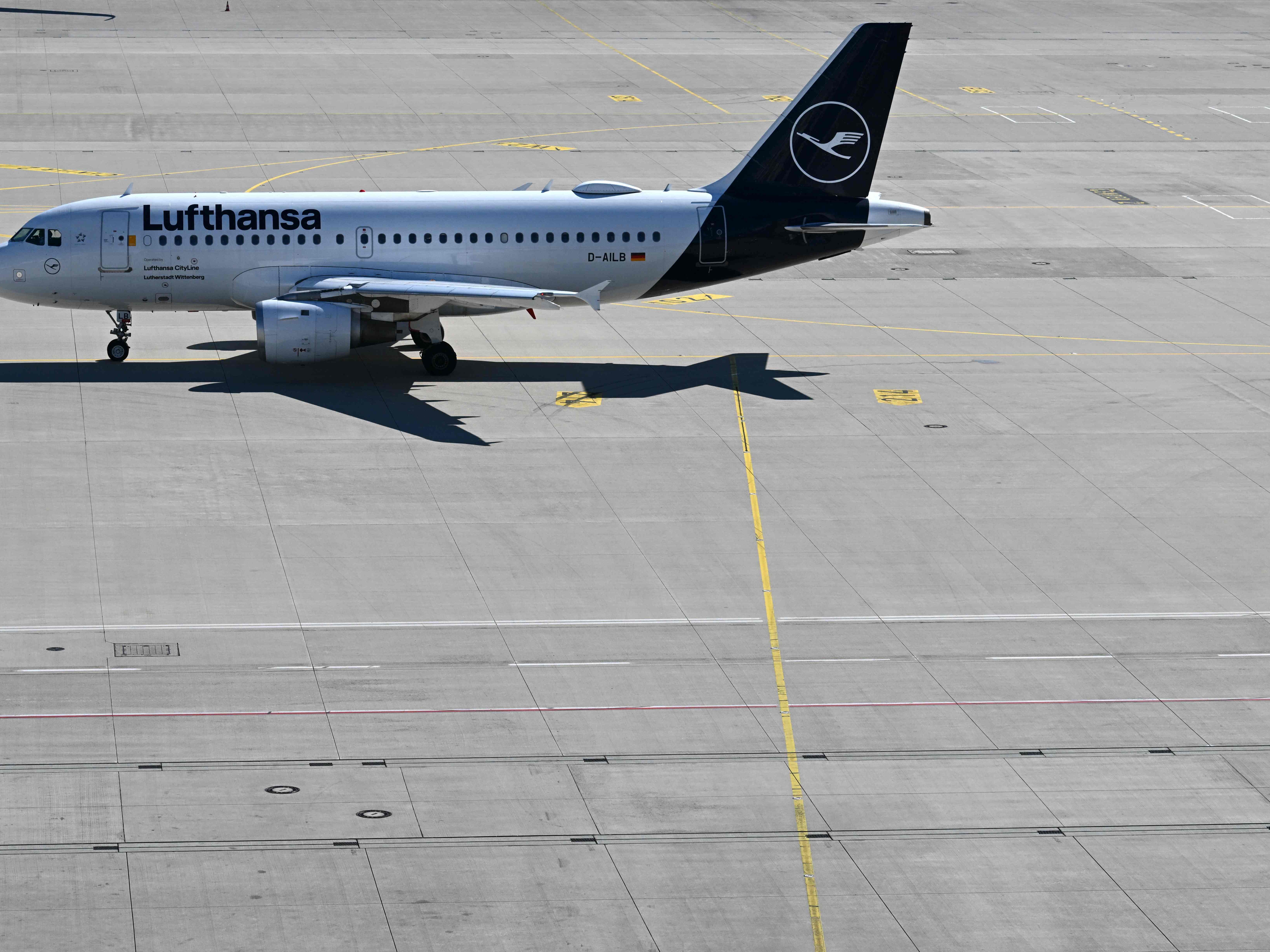 OMV und Lufthansa wollen mehr "grünen" Kraftstoff in die Luft bringen.