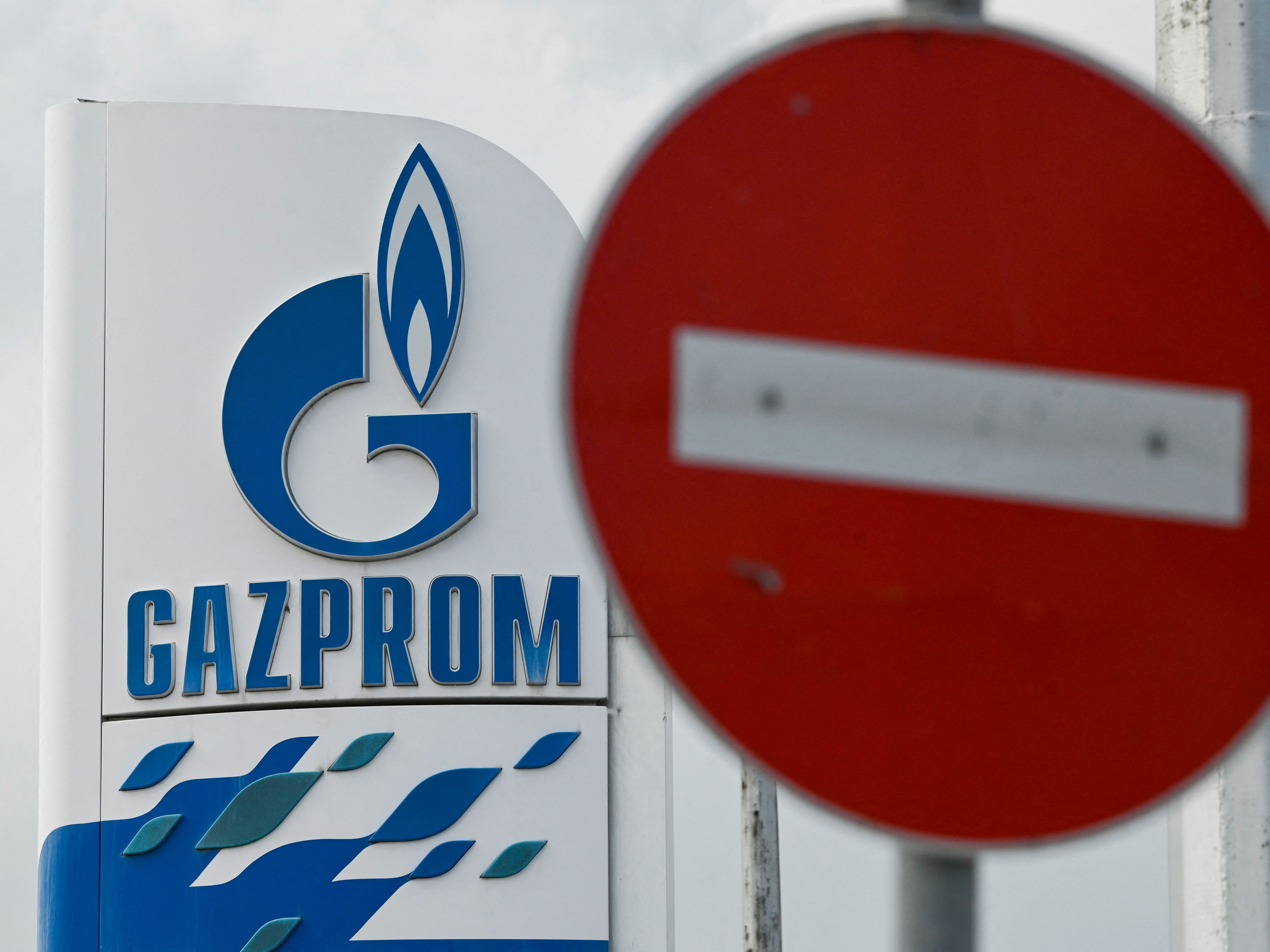 Gazprom hatte überraschend mitgeteilt, die Wiederaufnahme der Gaslieferungen über Nord Stream 1 bis auf weiteres auszusetzen. Gazprom hatte überraschend mitgeteilt, die Wiederaufnahme der Gaslieferungen über Nord Stream 1 bis auf weiteres auszusetzen.