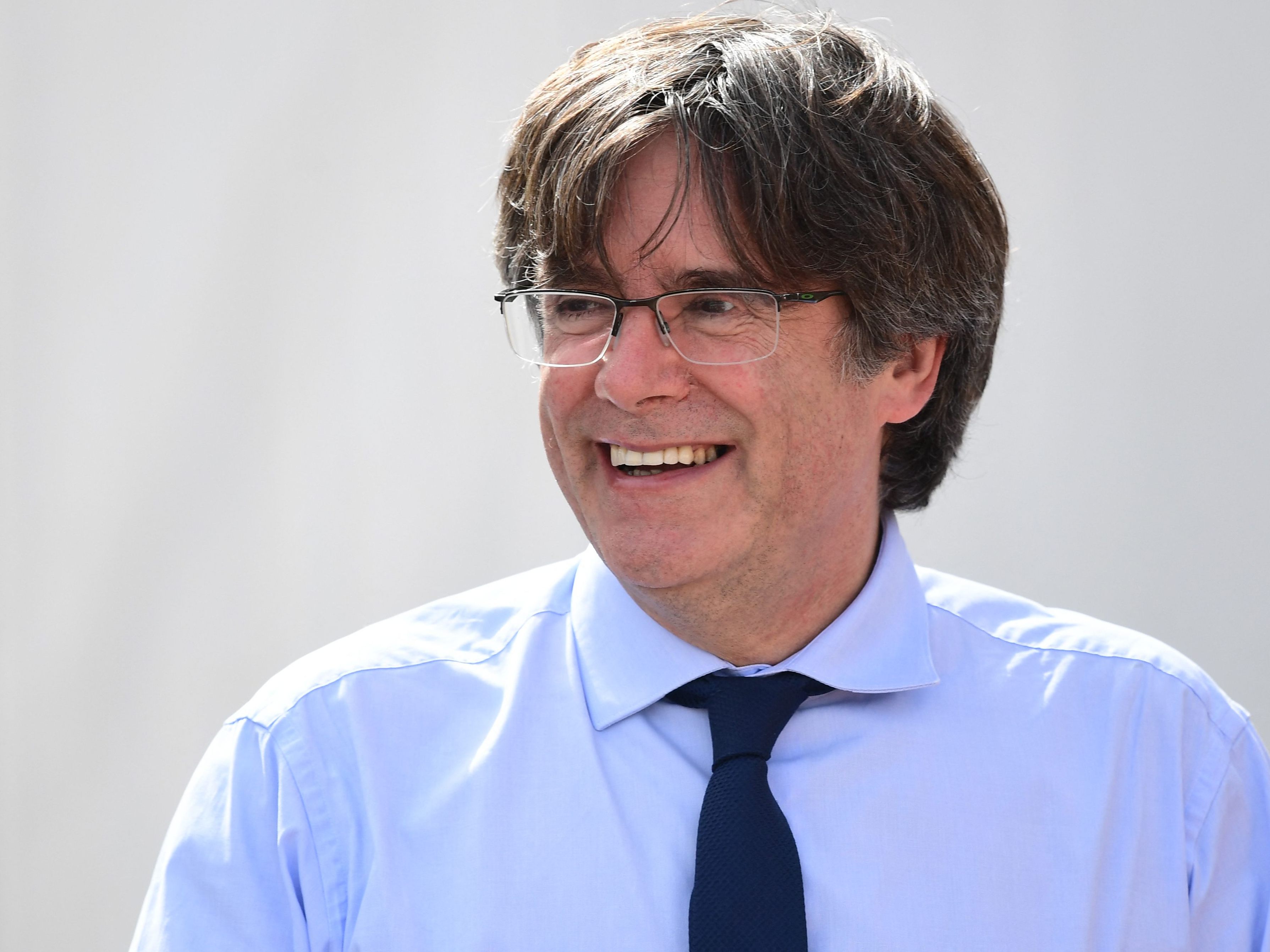 Carles Puigdemont wurde am Wiener Flughafen attackiert. Carles Puigdemont wurde am Wiener Flughafen attackiert.