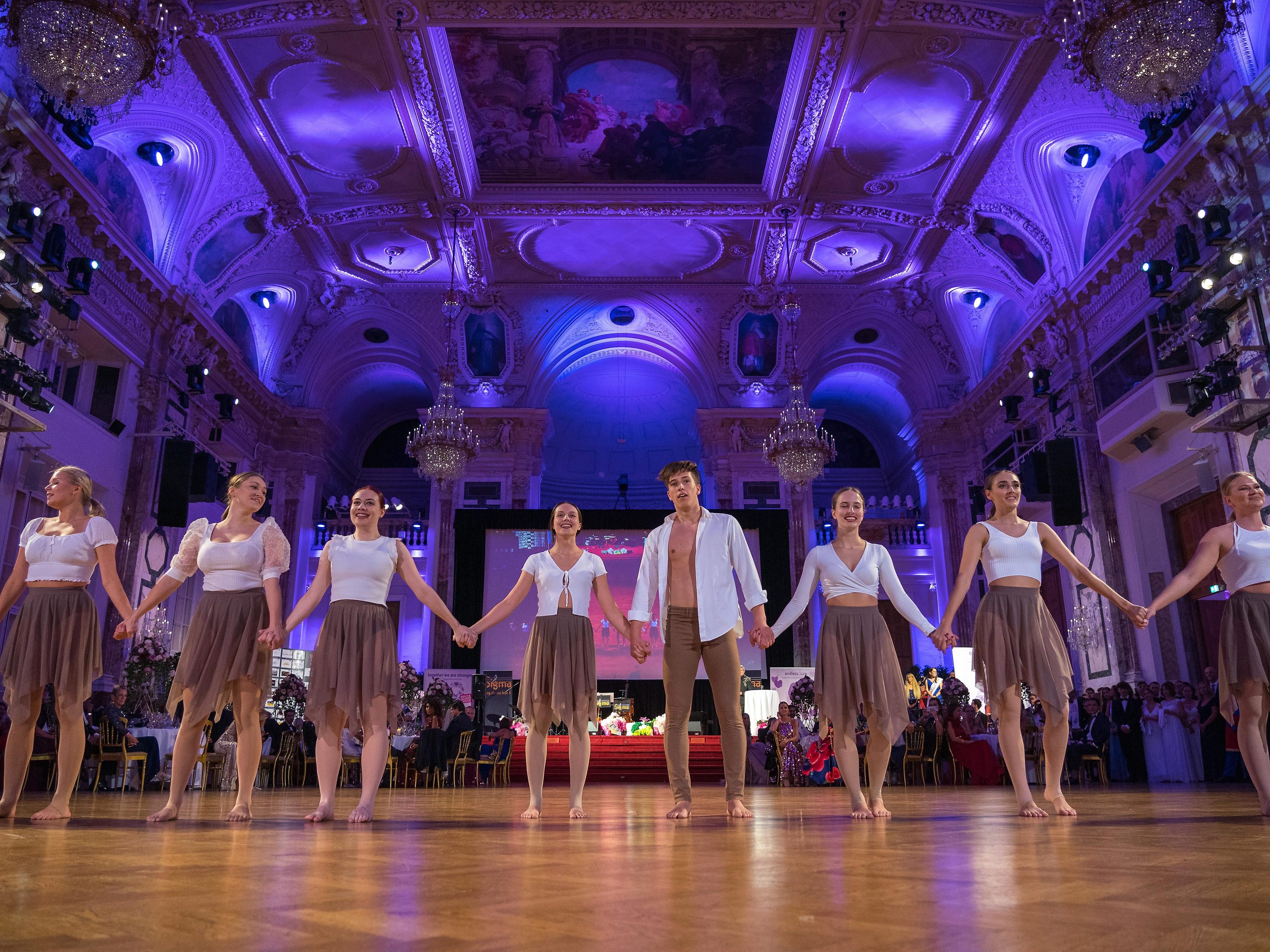 Der Dancer against Cancer Galaball 2022 konnte heuer am 3. September wieder stattfinden. Der Dancer against Cancer Galaball 2022 konnte heuer am 3. September wieder stattfinden.