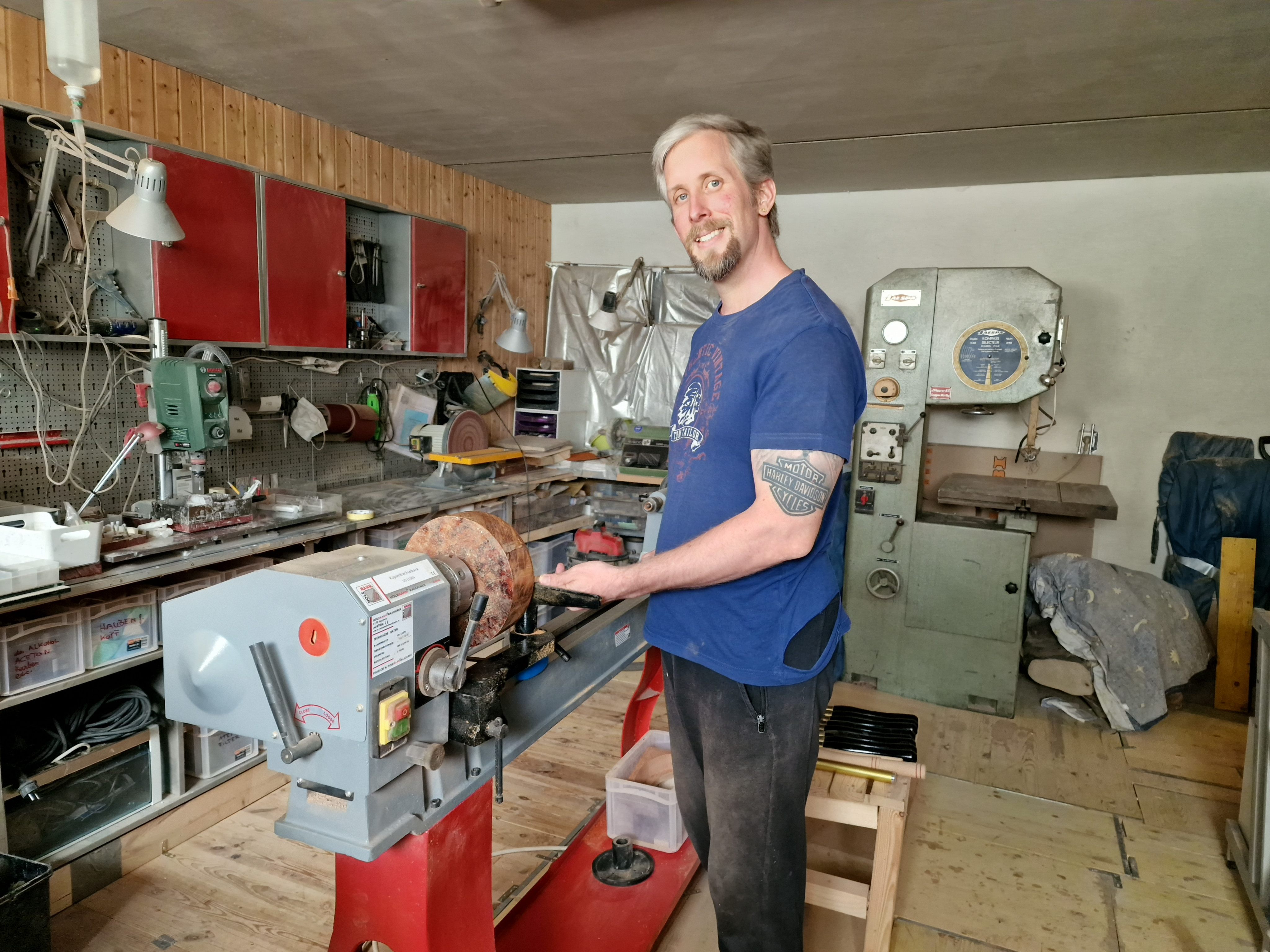 In seiner Freizeit schafft David Berger kleine Kunstwerke aus heimischen und exotischen Hölzern. In seiner Freizeit schafft David Berger kleine Kunstwerke aus heimischen und exotischen Hölzern.