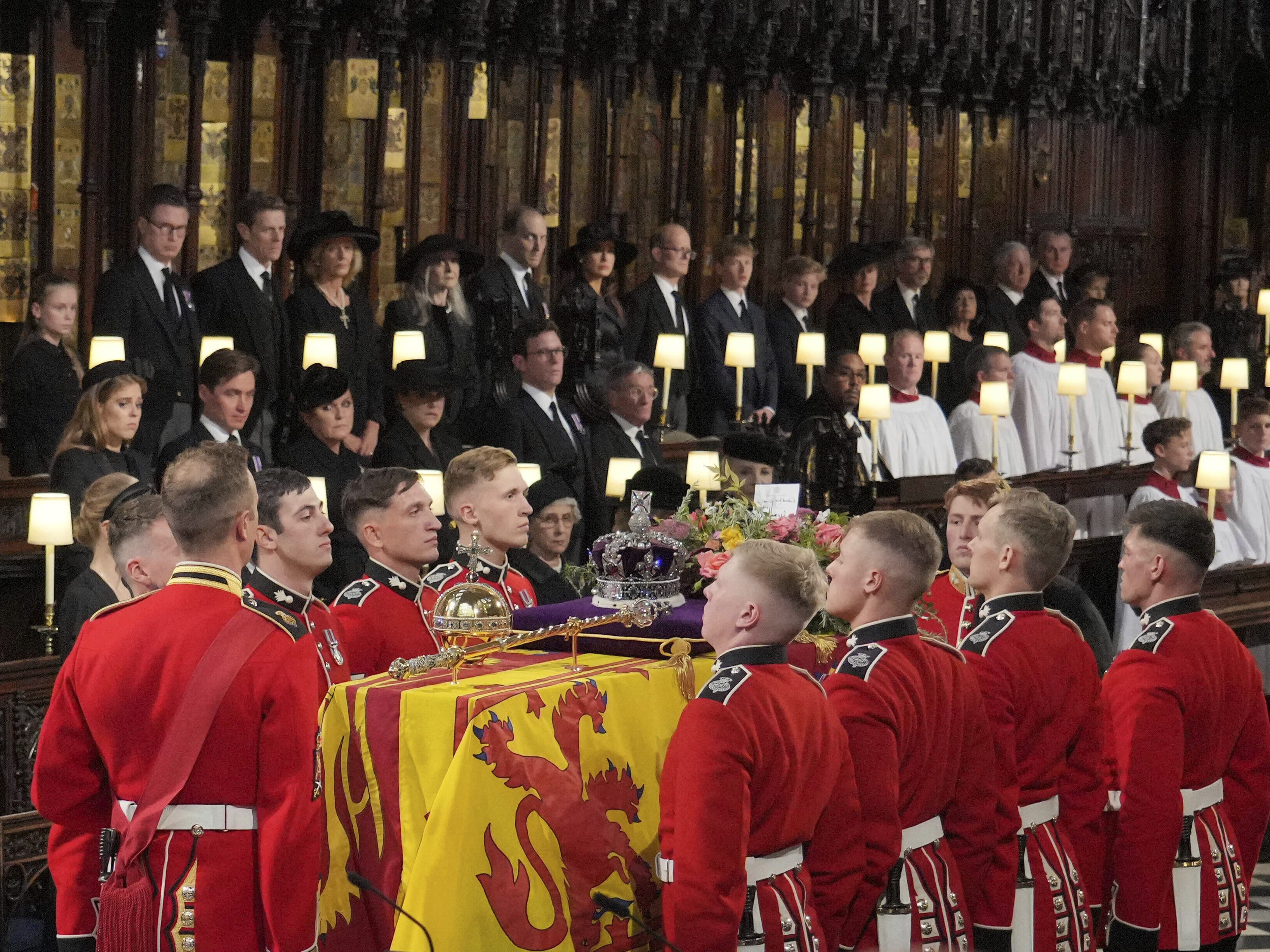Das Bild zeigt den Sarg von Queen Elizabeth II. Das Bild zeigt den Sarg von Queen Elizabeth II.