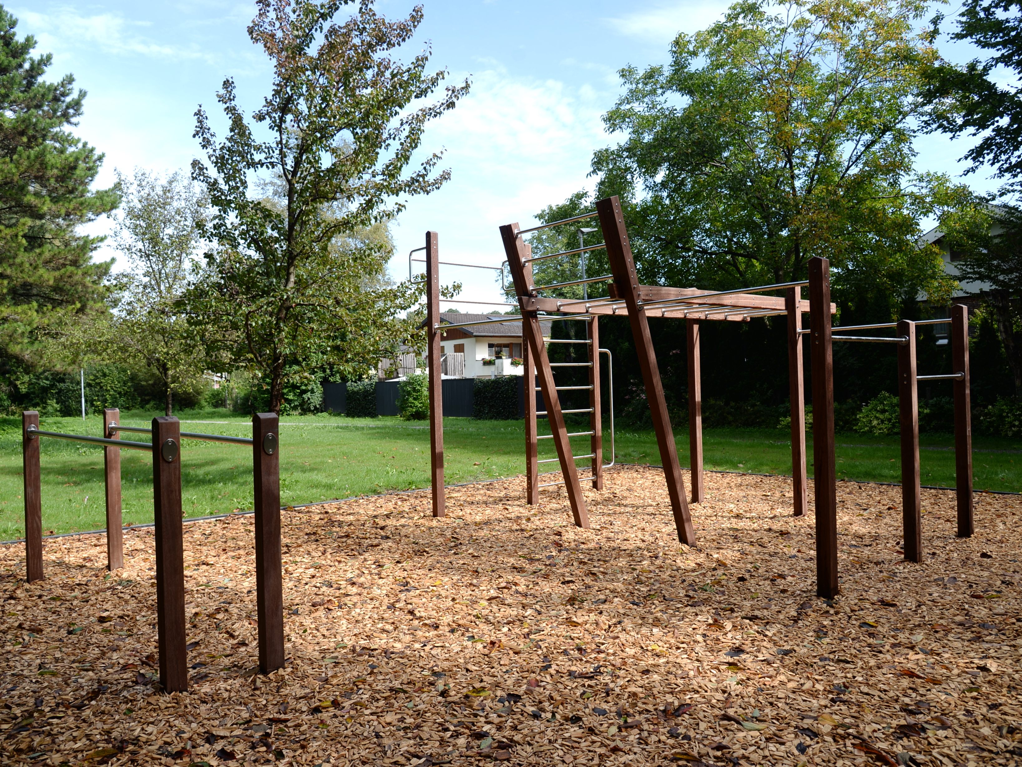 Mit dem neuen Calisthenics-Park entstand im Brühl eine neue attraktive und zukunftsweisende Fitnessanlage Mit dem neuen Calisthenics-Park entstand im Brühl eine neue attraktive und zukunftsweisende Fitnessanlage