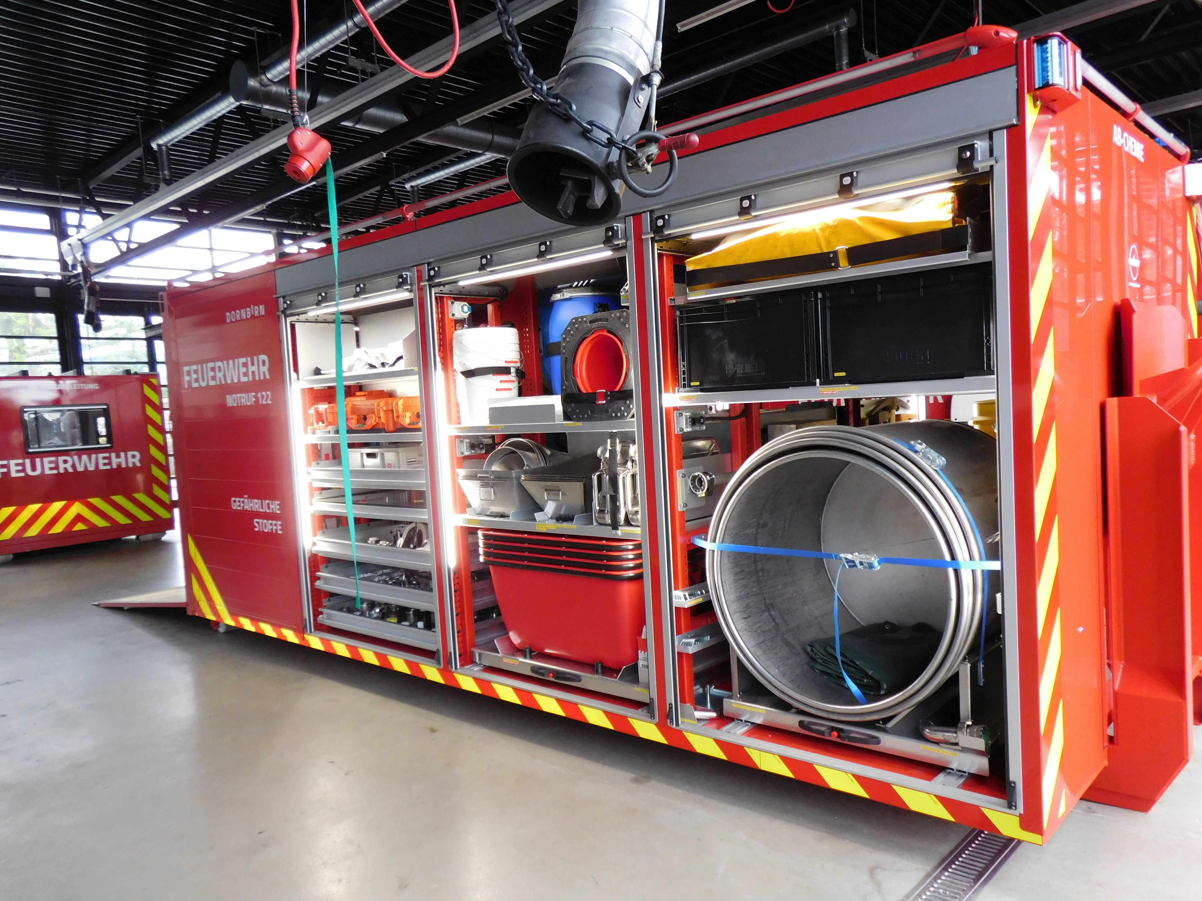 Bei der Feuerwehr ist seit kurzem der neue Abrollbehälter Gefährliche Stoffe im Einsatz