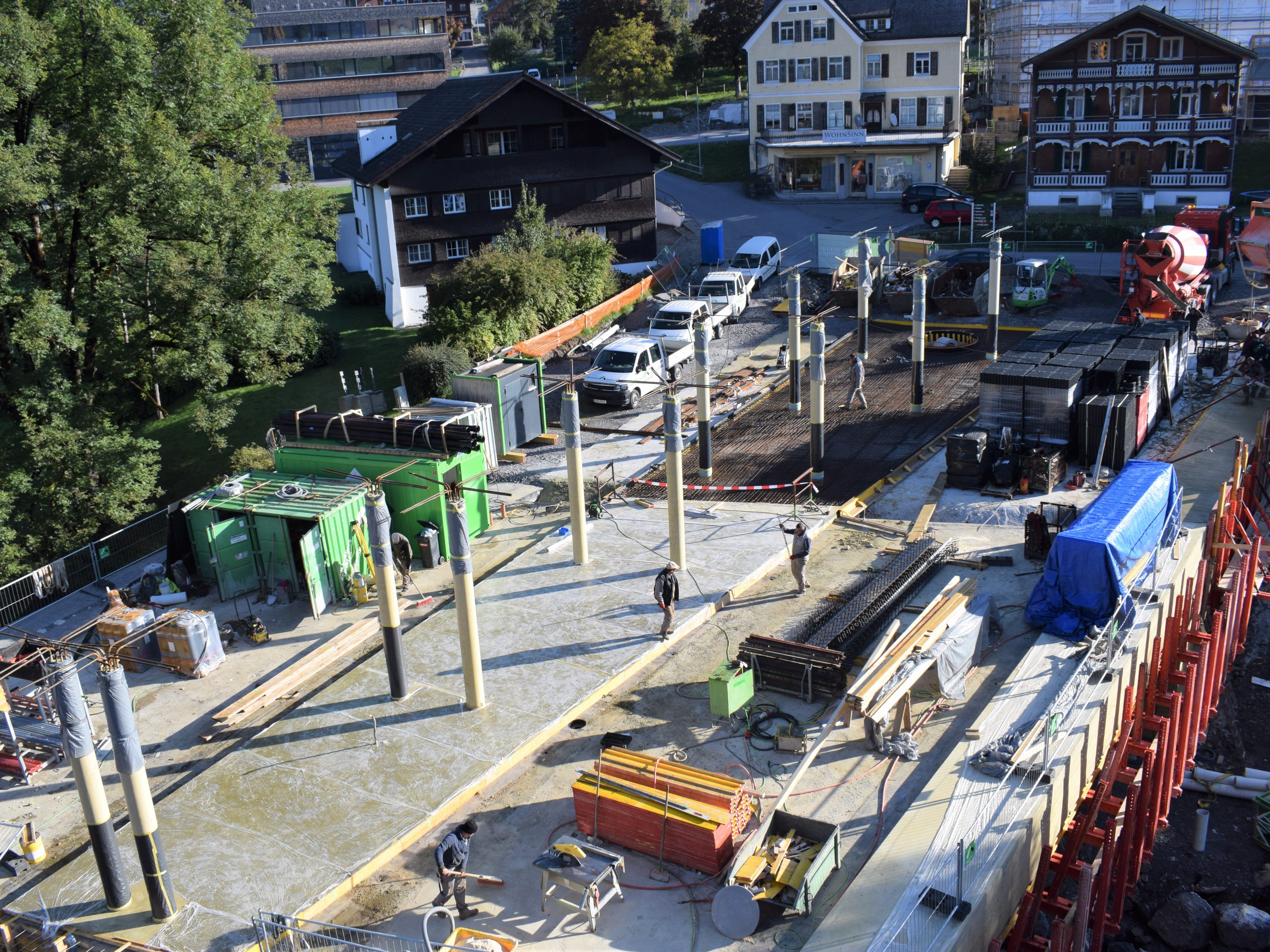 Mitten im Egger Zentrum entsteht termingerecht der neue Busbahnhof. Mitten im Egger Zentrum entsteht termingerecht der neue Busbahnhof.