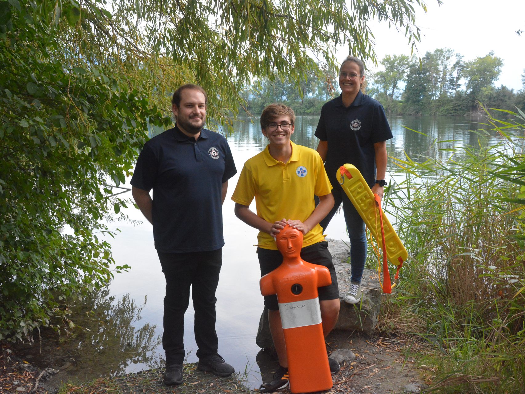 Bei Brian Preissegger (29), Leo Bösch (15) und Katharina Maier (22) von der Wasserrettung Dornbirn sitzt jeder Griff. Bei Brian Preissegger (29), Leo Bösch (15) und Katharina Maier (22) von der Wasserrettung Dornbirn sitzt jeder Griff.