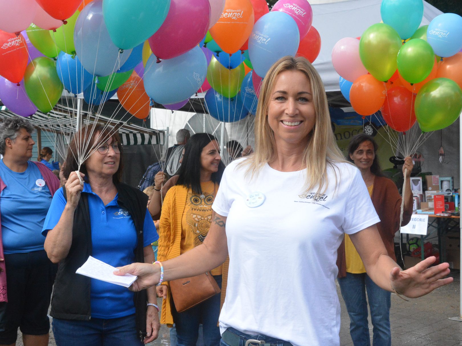 Sandra Antoniazzi vom Verein Weihnachtsengel lud vergangenen Samstag zum großen Fest der Freude ein. Sandra Antoniazzi vom Verein Weihnachtsengel lud vergangenen Samstag zum großen Fest der Freude ein.