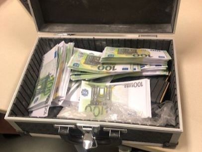 Die Polizei fand bei einer Hausdurchsuchung in Wien bei einem 42-Jährigen Falschgeld im Wert von 1.500.000 Euro.