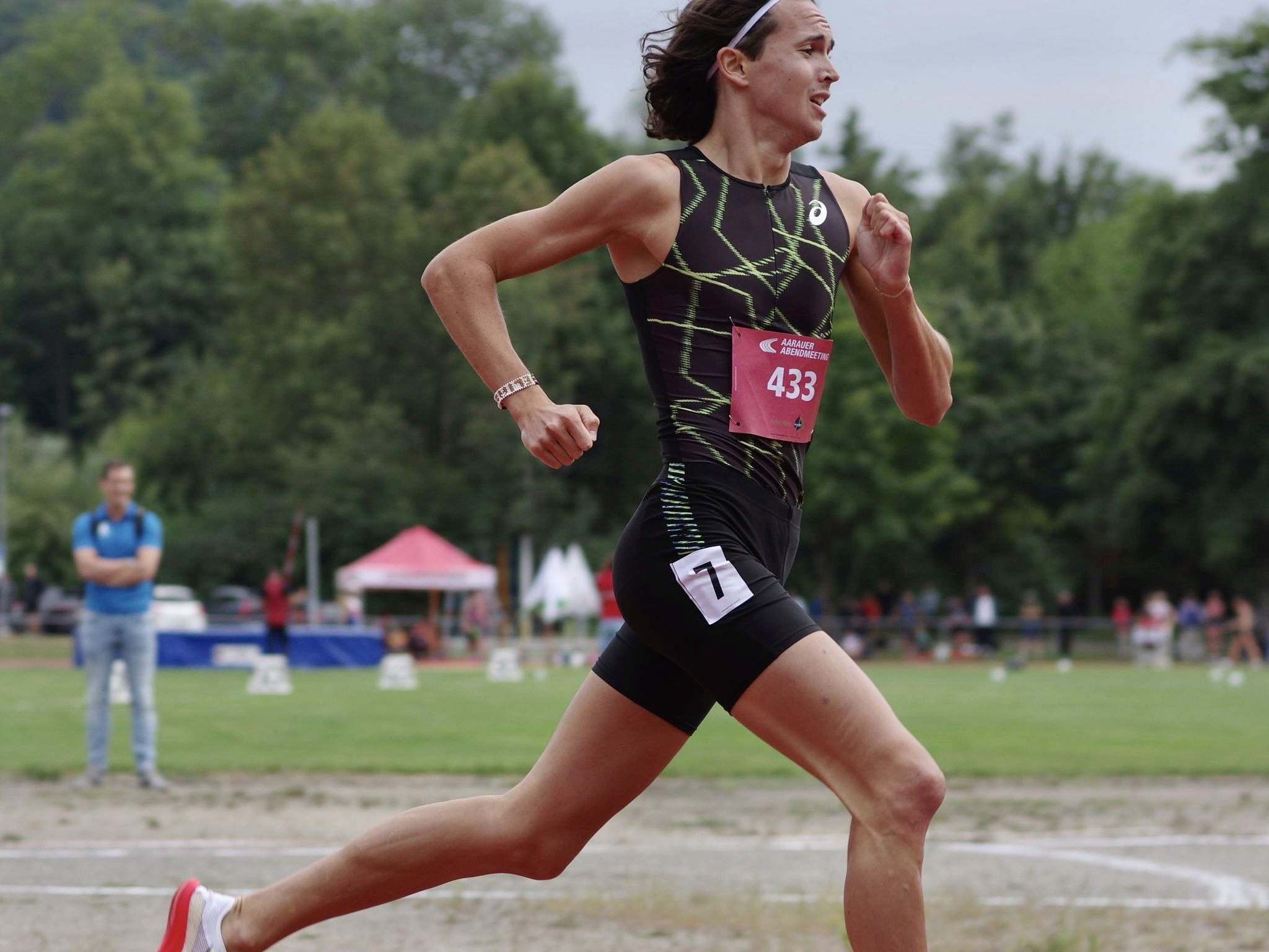 Elias Nussbaumer legte die 800m in 01:53:33min zurück Elias Nussbaumer legte die 800m in 01:53:33min zurück