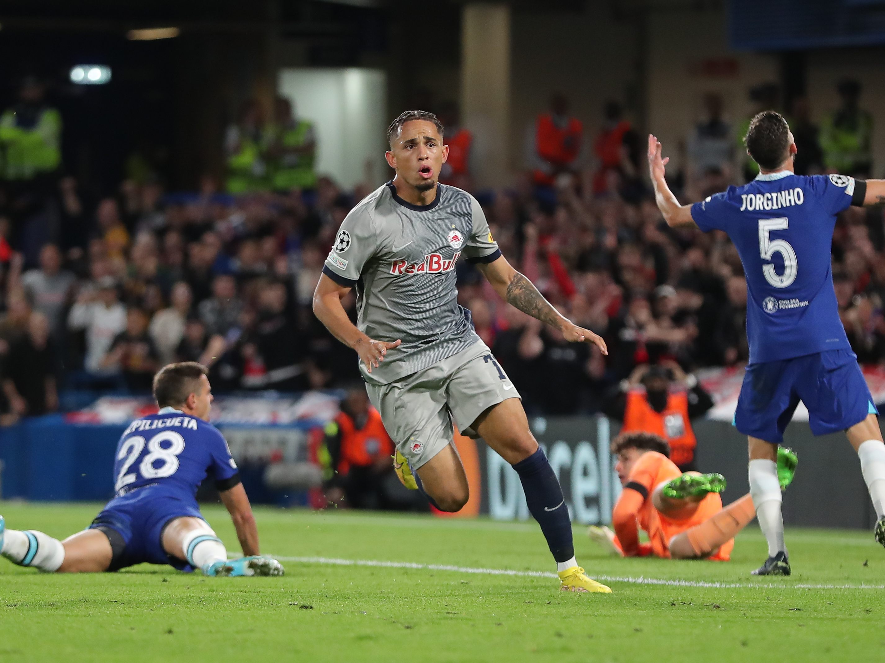 Noah Okafor sicherte Salzburg mit seinem Treffer einen Punkt in London. Noah Okafor sicherte Salzburg mit seinem Treffer einen Punkt in London.