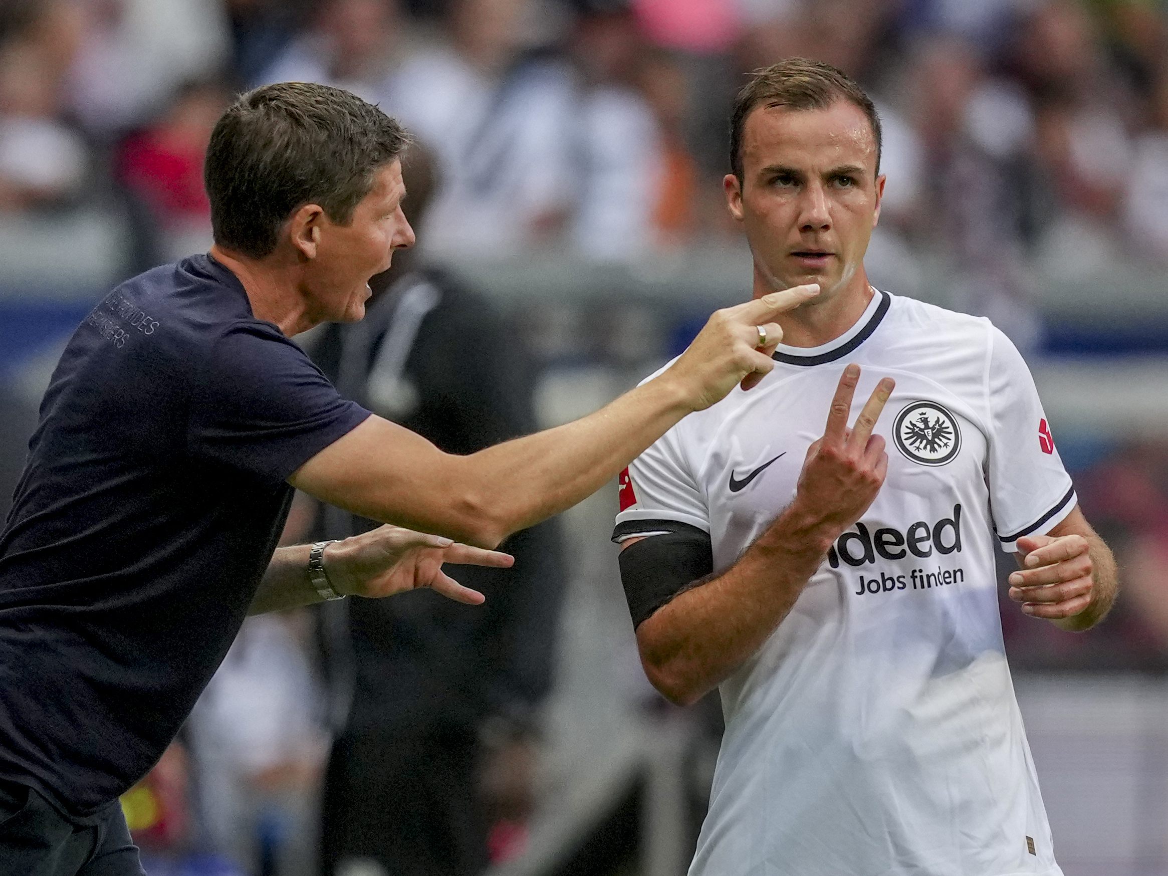 Oliver Glasner (l.) feiert sein CL-Debüt, sein neuer Star-Spieler Mario Götze soll Eintracht Frankfurt zum Erfolg führen. Oliver Glasner (l.) feiert sein CL-Debüt, sein neuer Star-Spieler Mario Götze soll Eintracht Frankfurt zum Erfolg führen.