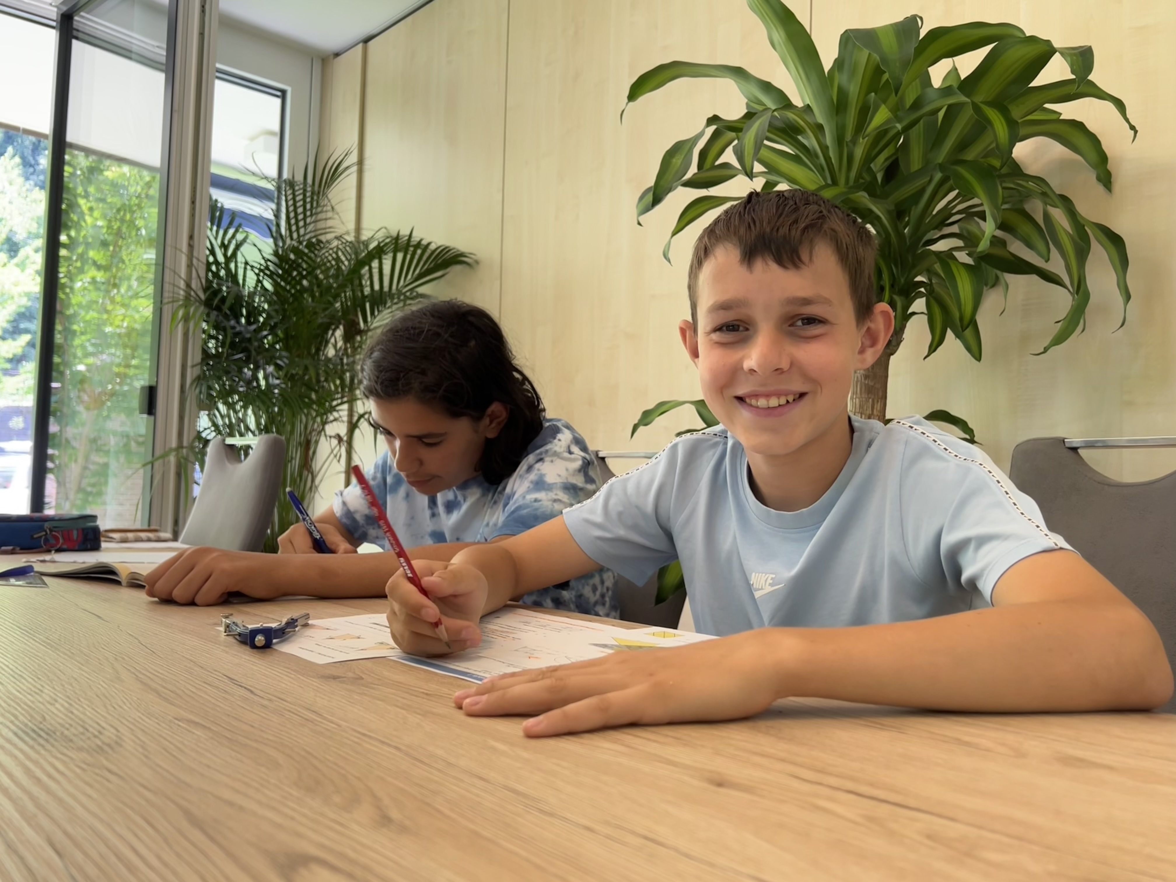 Motivierte Schüler in der Smile Akademie