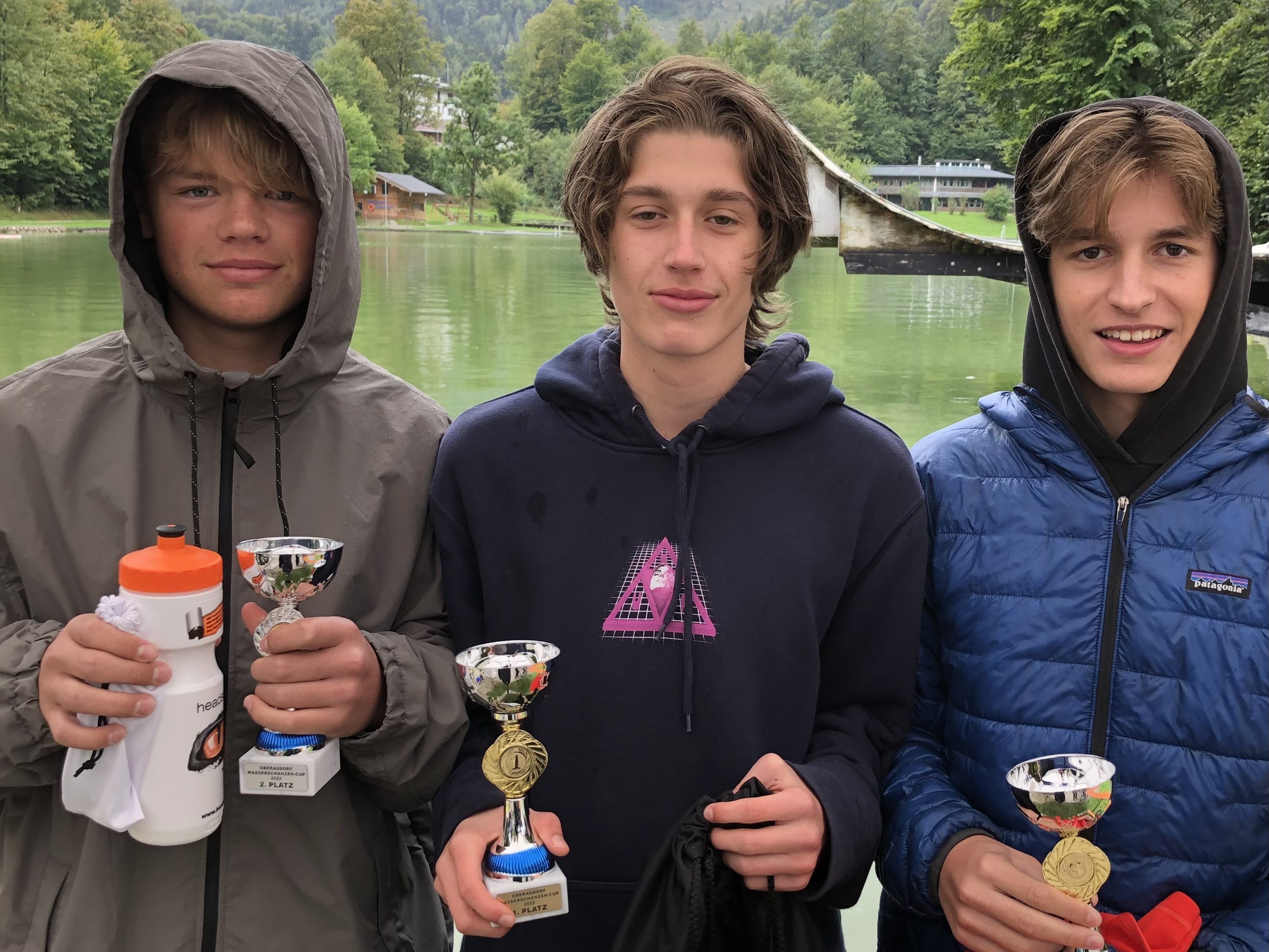 Sieger Gabriel Belke (Mitte) mit den beiden Freeskiern aus Vorarlberg, Konstantin Schwendinger (li.) und Luca Gappmaier (re.) Sieger Gabriel Belke (Mitte) mit den beiden Freeskiern aus Vorarlberg, Konstantin Schwendinger (li.) und Luca Gappmaier (re.)