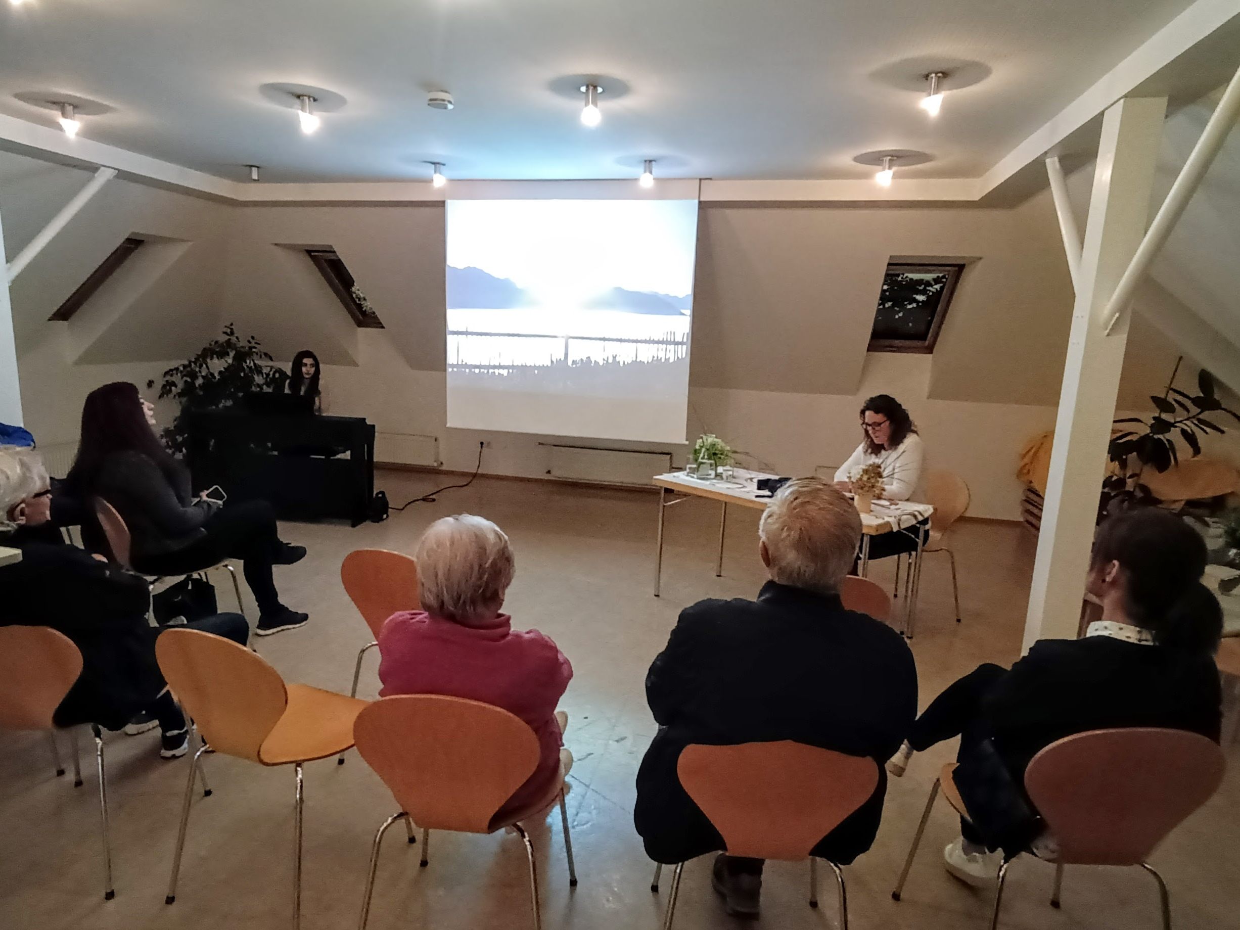 "Wort und Klang" im Domino Frastanz mit Jutta Maissen und Maya Salami. "Wort und Klang" im Domino Frastanz mit Jutta Maissen und Maya Salami.
