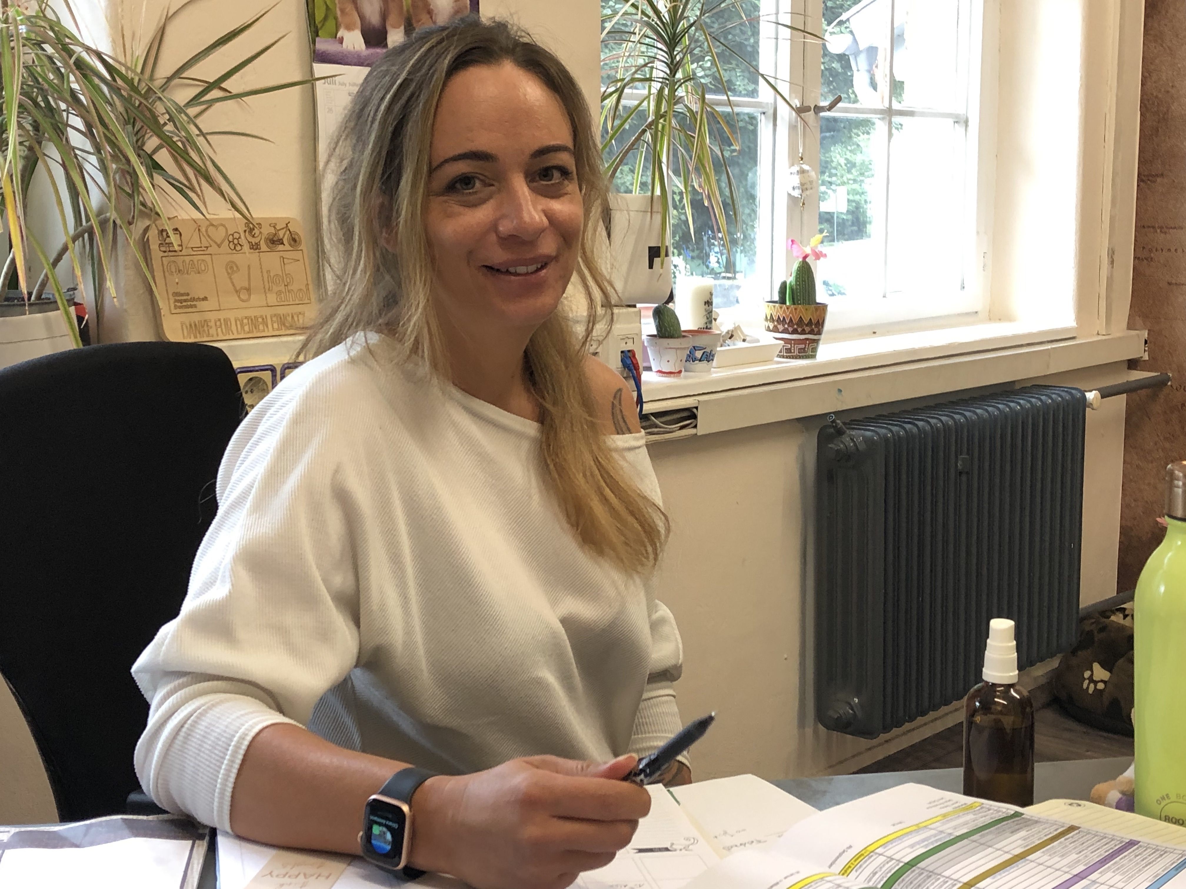 Jasmine Riedmann, Leiterin Job Ahoi bei OJAD, an ihrem Arbeitsplatz. Jasmine Riedmann, Leiterin Job Ahoi bei OJAD, an ihrem Arbeitsplatz.
