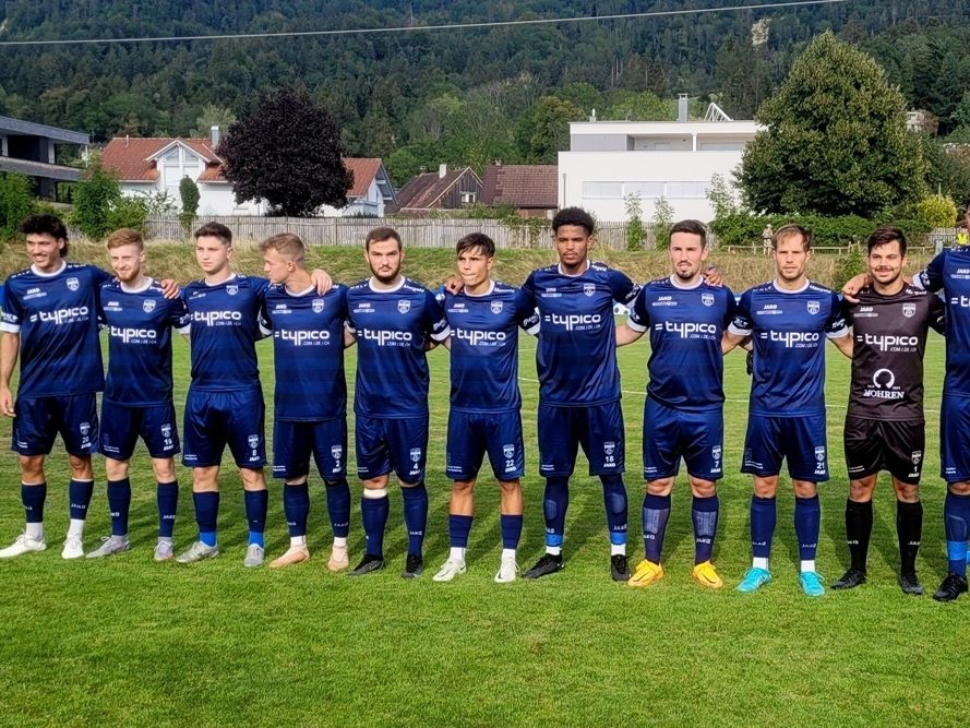 Nach dem tollen 1:1 Unentschieden im Leiblachtalderby gegen den FC Hörbranz will die Kampfmannschaft des SV typico Lochau am kommenden Samstag auch gegen den FC Koblach einen Sieg einfahren. Nach dem tollen 1:1 Unentschieden im Leiblachtalderby gegen den FC Hörbranz will die Kampfmannschaft des SV typico Lochau am kommenden Samstag auch gegen den FC Koblach einen Sieg einfahren.