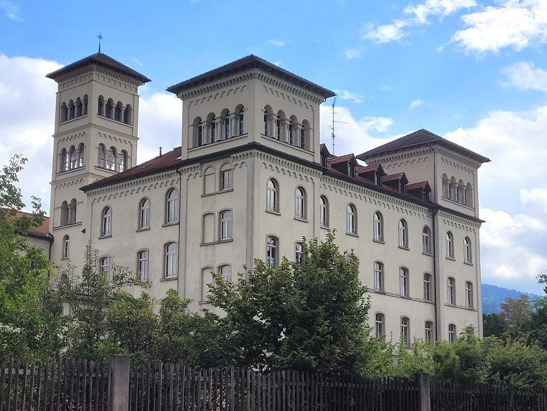 Einladung zum Tag der offenen Türe im neuen „Geistlichen Zentrum am Ruggbach“ im ehemaligen Salvatorkolleg Hörbranz-Lochau. In den neuen Räumlichkeiten stellen sich Verein und Team vor.