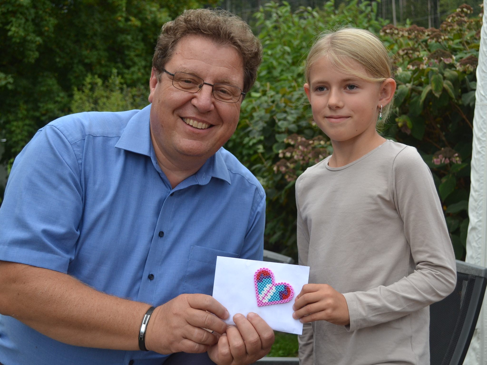 Tolle Aktion von Seraphina Koch: Sie übergab 210,39 Euro an Frank Stecher, Obmann des Nenzinger Krankenpflegevereins. Tolle Aktion von Seraphina Koch: Sie übergab 210,39 Euro an Frank Stecher, Obmann des Nenzinger Krankenpflegevereins.