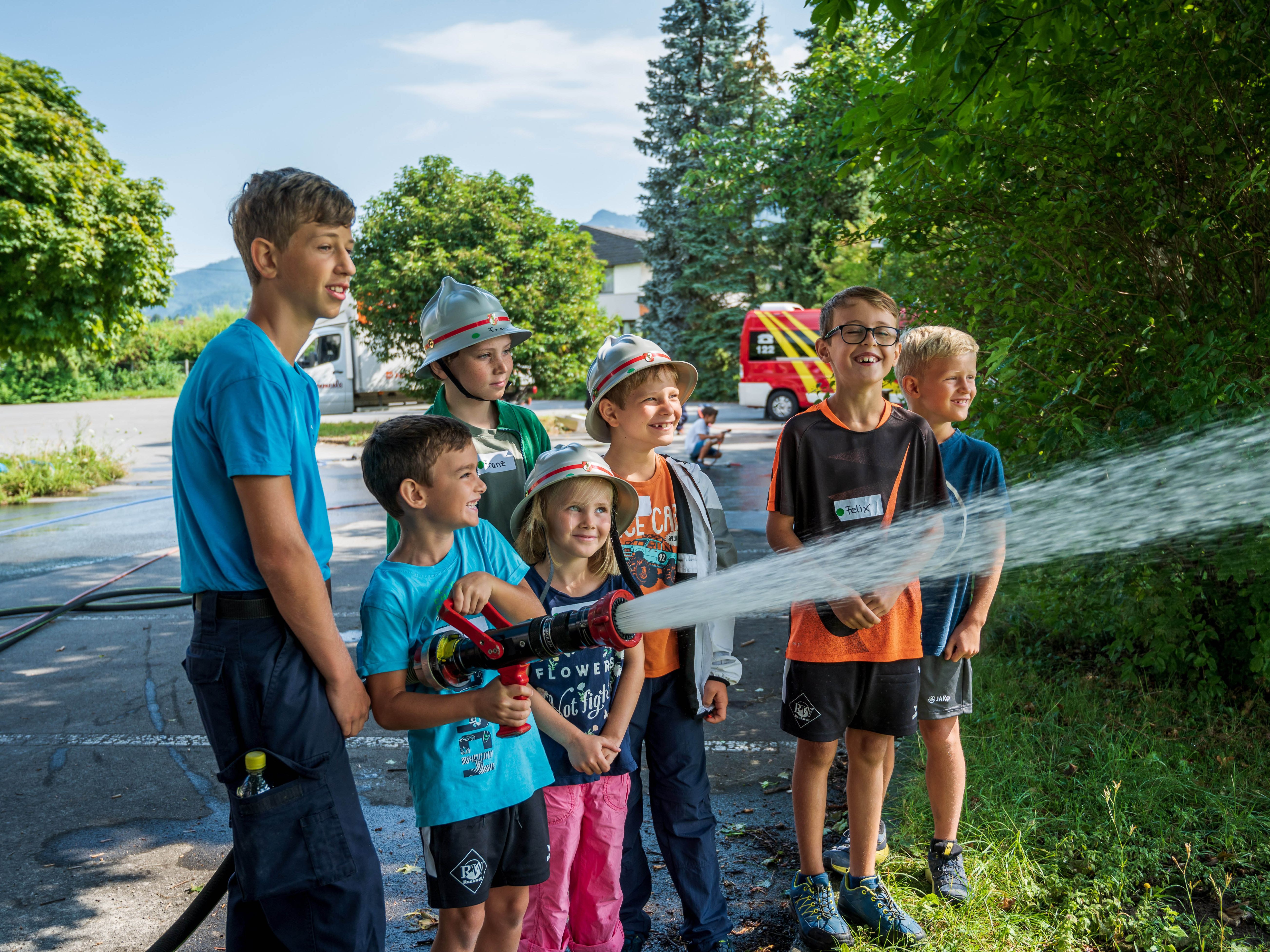 Spannendes Kinderprogramm: ein Tag bei der Feuerwehr Spannendes Kinderprogramm: ein Tag bei der Feuerwehr