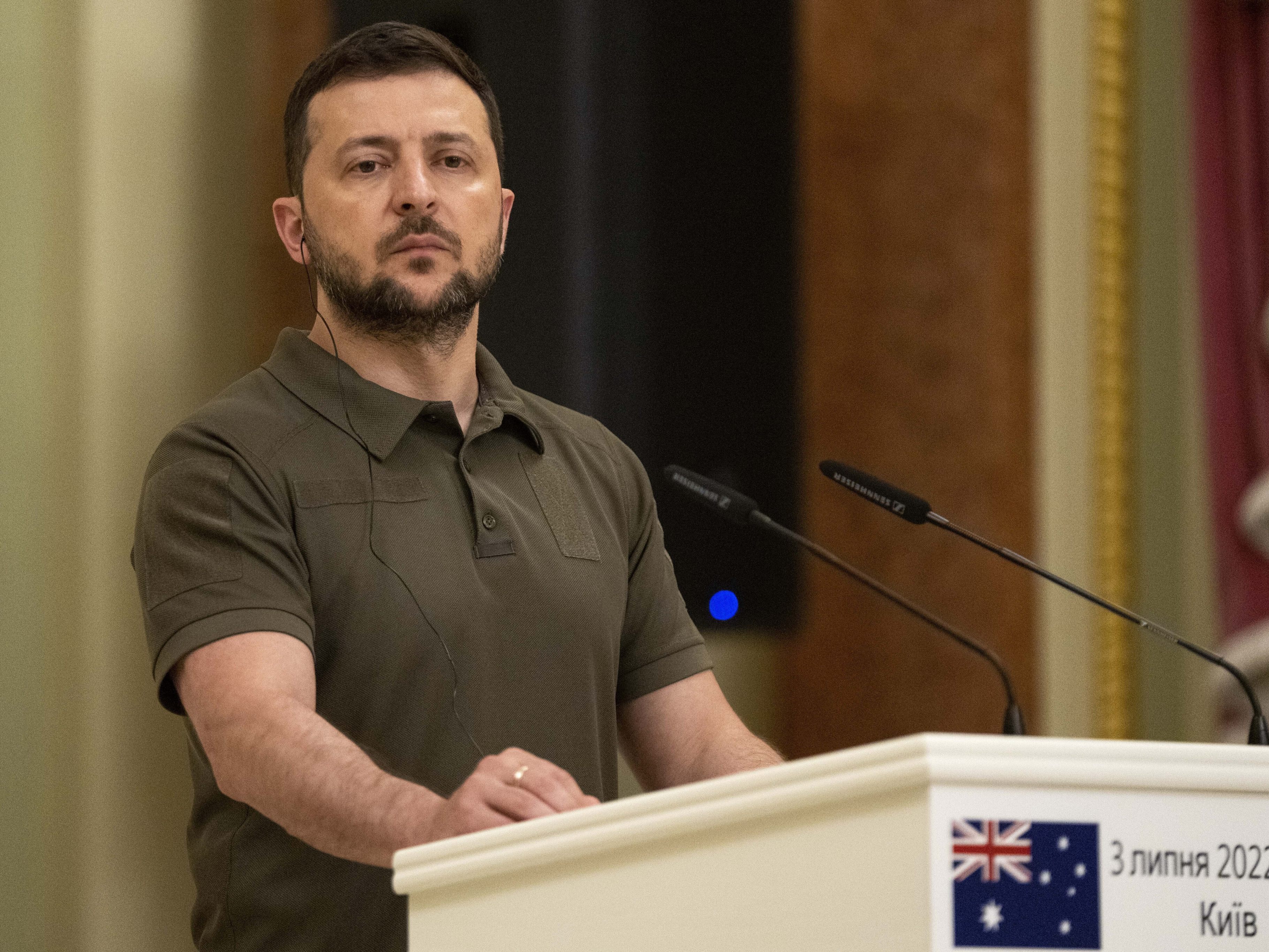 Der ukrainische Präsident fordert Russen zum Kampf gegen Putin auf.