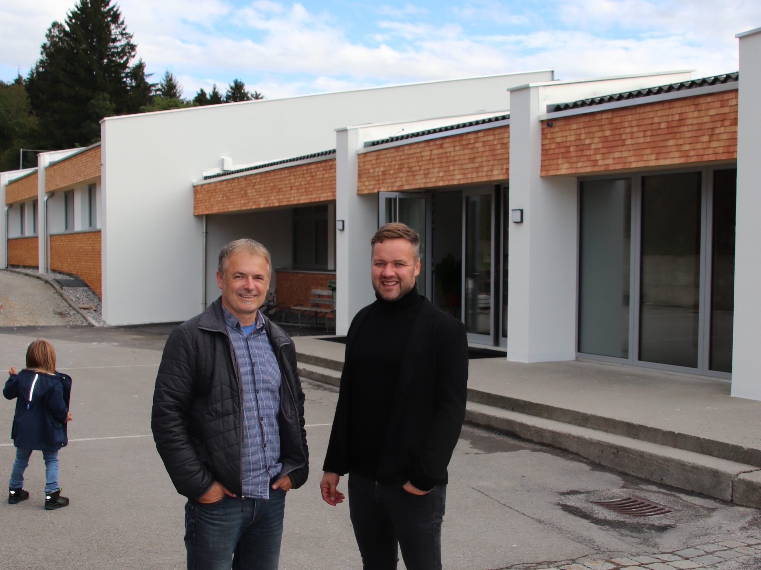 Bgm. Walter Moosbrugger und Bauleiter Stefan Bischof. Bgm. Walter Moosbrugger und Bauleiter Stefan Bischof.