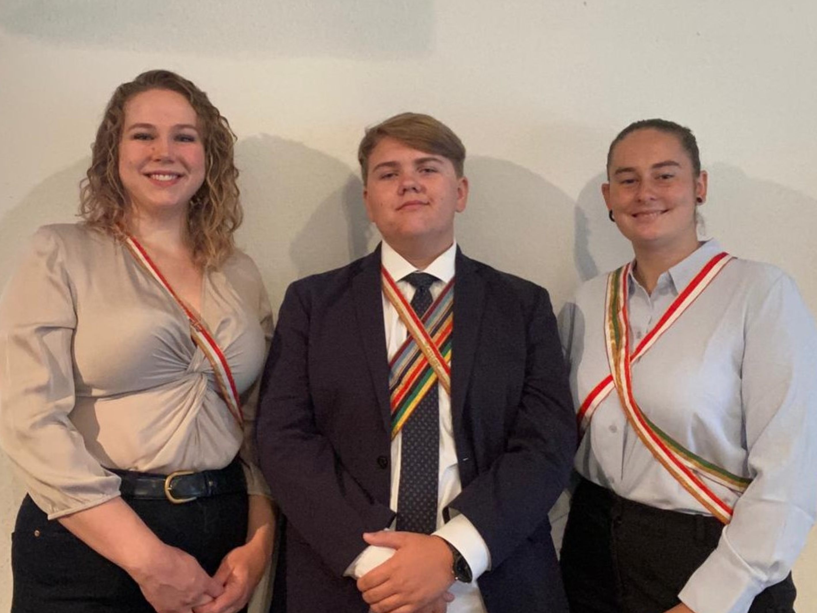 Die Clunia-Vorstand-Aktiven Stefanie van Dellen, Jakob Hammerer und Sarah Stöckl laden zu einem Infoabend in ihre „Bude“ Die Clunia-Vorstand-Aktiven Stefanie van Dellen, Jakob Hammerer und Sarah Stöckl laden zu einem Infoabend in ihre „Bude“