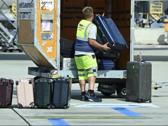 Der Kauf von acht Aktien sicherte eine österreichische Mehrheit am Flughafen Wien. Der Kauf von acht Aktien sicherte eine österreichische Mehrheit am Flughafen Wien.