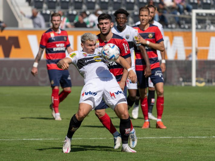 Reiter im Kampf um den Ball