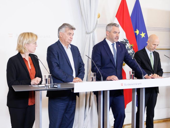 Die Regierung präsentierte am Mittwoch beim Pressefoyer nach dem Ministerrat den Energiekostenzuschuss für Unternehmen in Österreich.