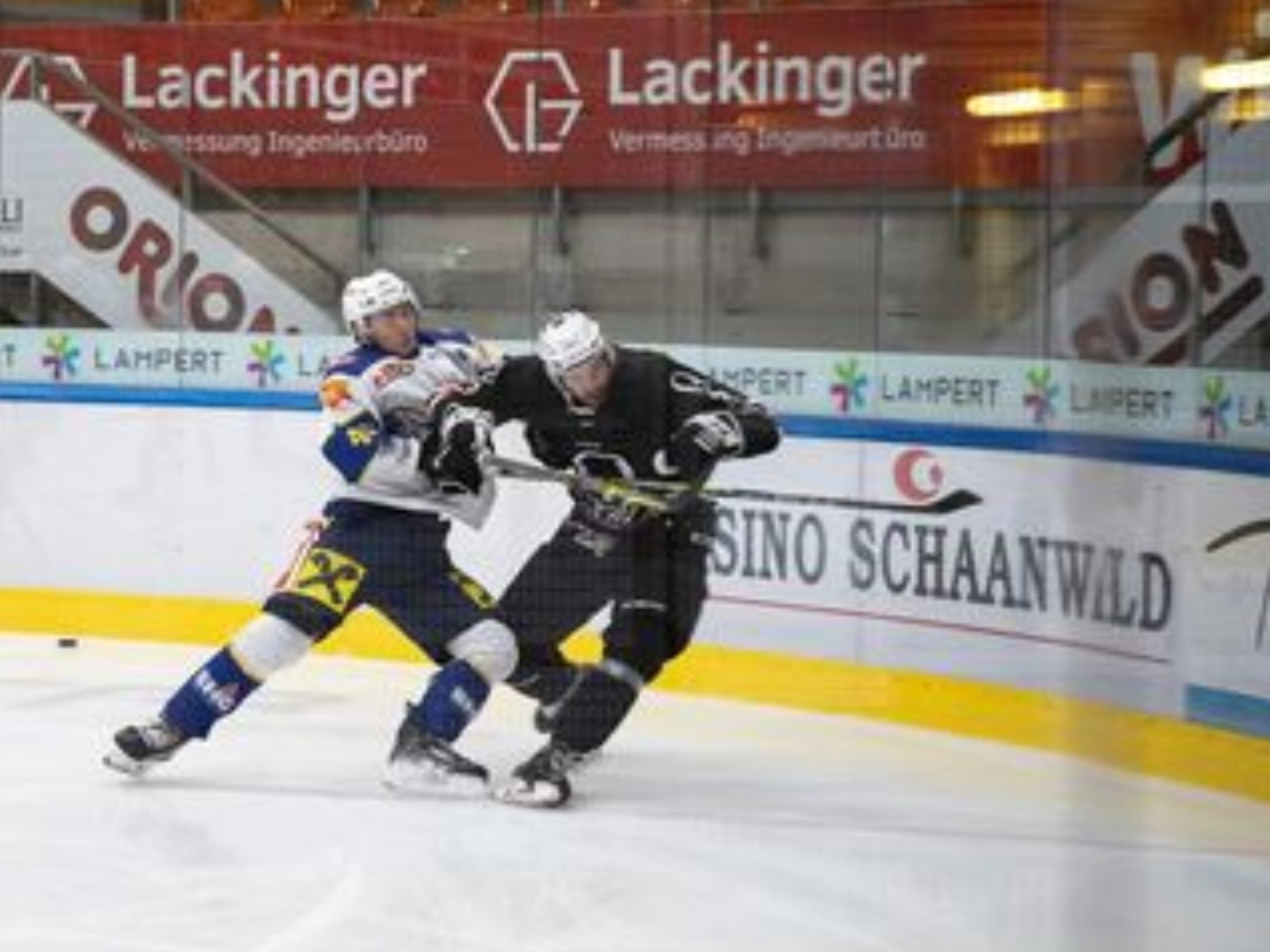 Im Halbfinale des VEU-Einladungsturnieres konnte sich der HSC gegen Kufstein durchsetzen Im Halbfinale des VEU-Einladungsturnieres konnte sich der HSC gegen Kufstein durchsetzen
