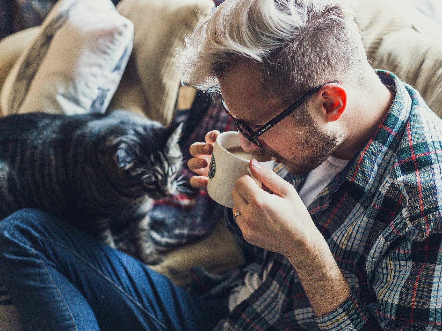 18 Prozent der Österreicher trinken wegen gestiegener Preise weniger Kaffee.