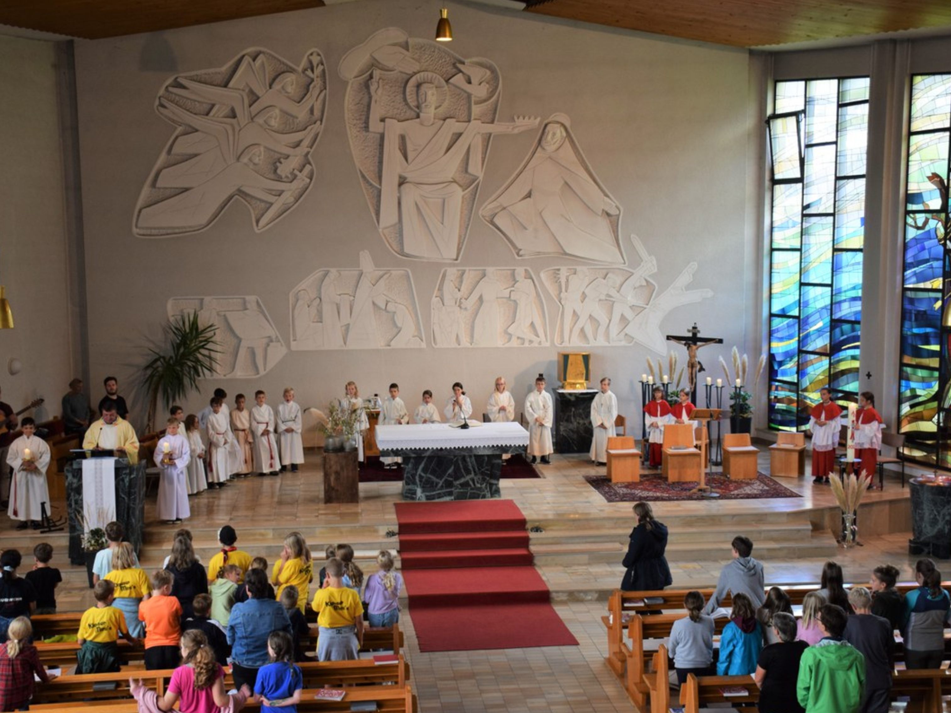 Zum Abschluss des Minitages wurde in der Muntliger Pfarrkirche eine kunterbunte Messe gefeiert