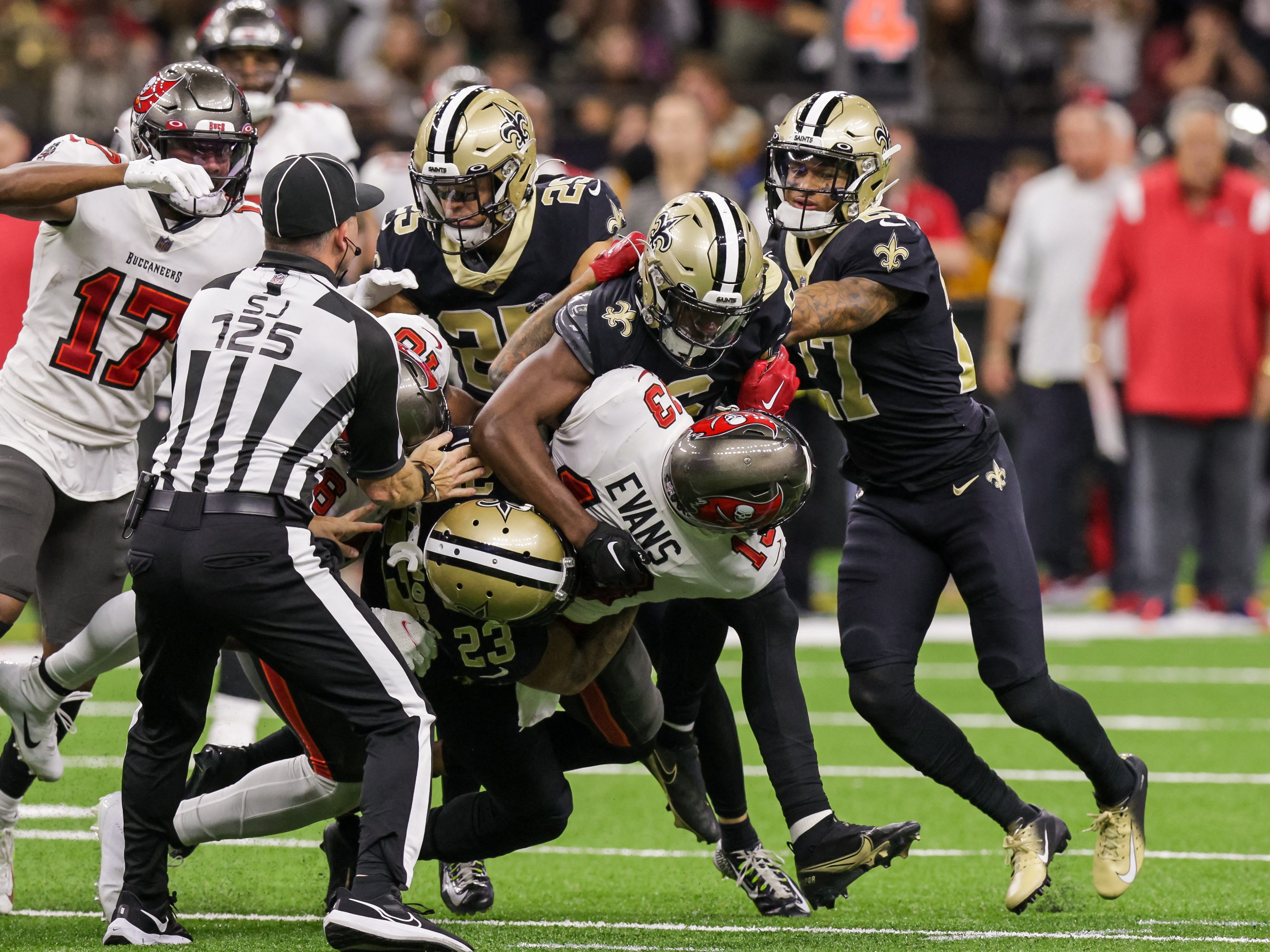 Keilerei zwischen den Bucs und Saints.