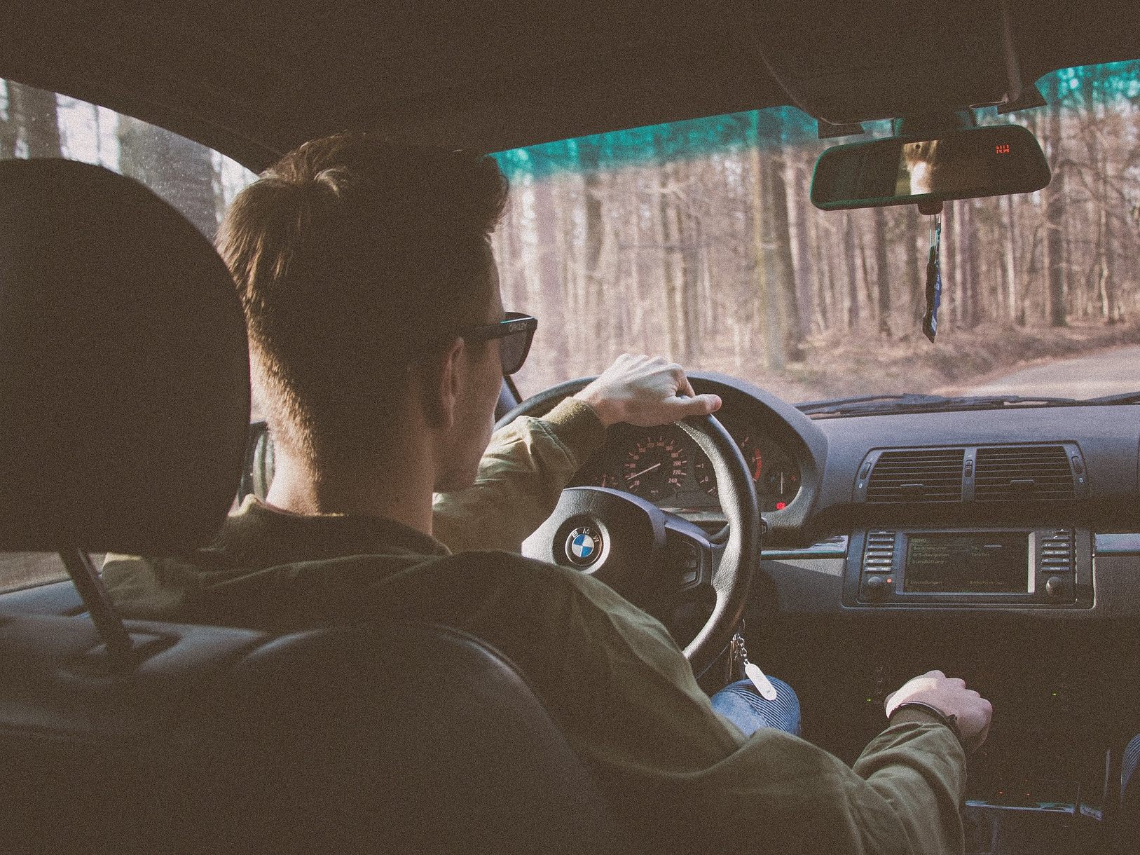 70 Prozent der Männer in Österreich glauben, dass das Auto den Sexappeal des Fahrers steigern kann.