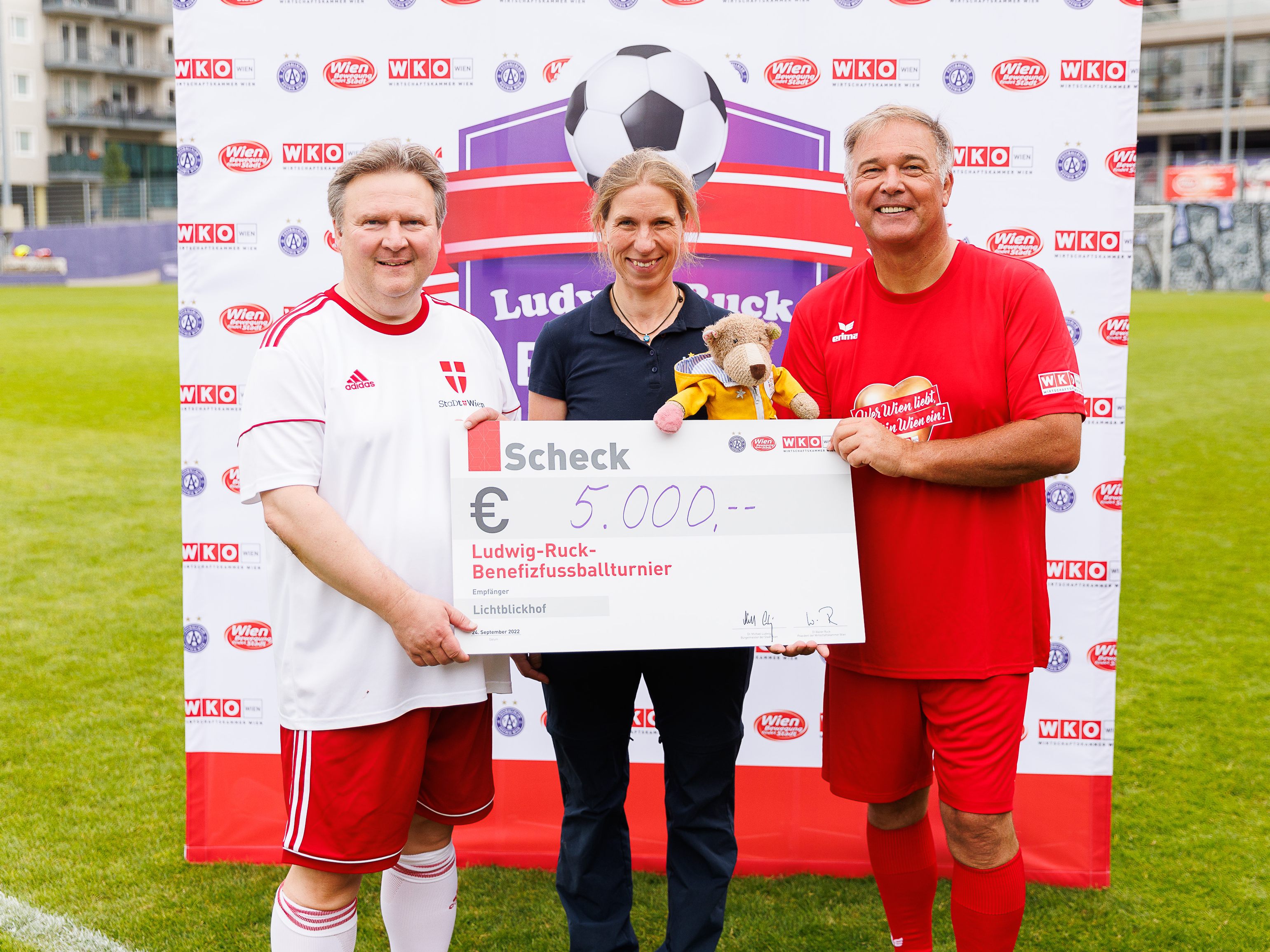 Beim Ludwig/Ruck Benefizfußball-Turnier spielte man für den guten Zweck. Beim Ludwig/Ruck Benefizfußball-Turnier spielte man für den guten Zweck.