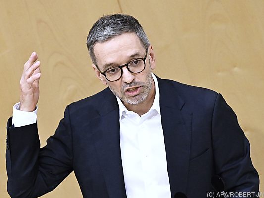 Kickl will aktuellere Asylzahlen im Internet.