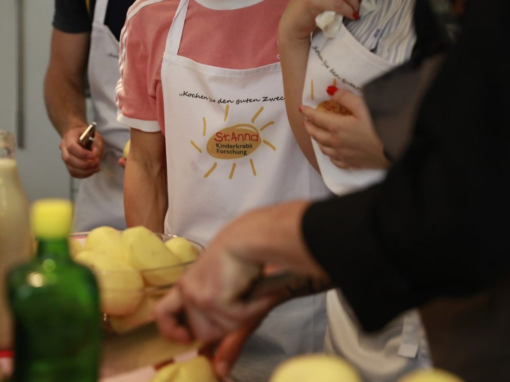 Bereits zum vierten Mal findet heuer das Charity-Kochen für die St. Anna Kinderkrebsforschung statt. Bereits zum vierten Mal findet heuer das Charity-Kochen für die St. Anna Kinderkrebsforschung statt.