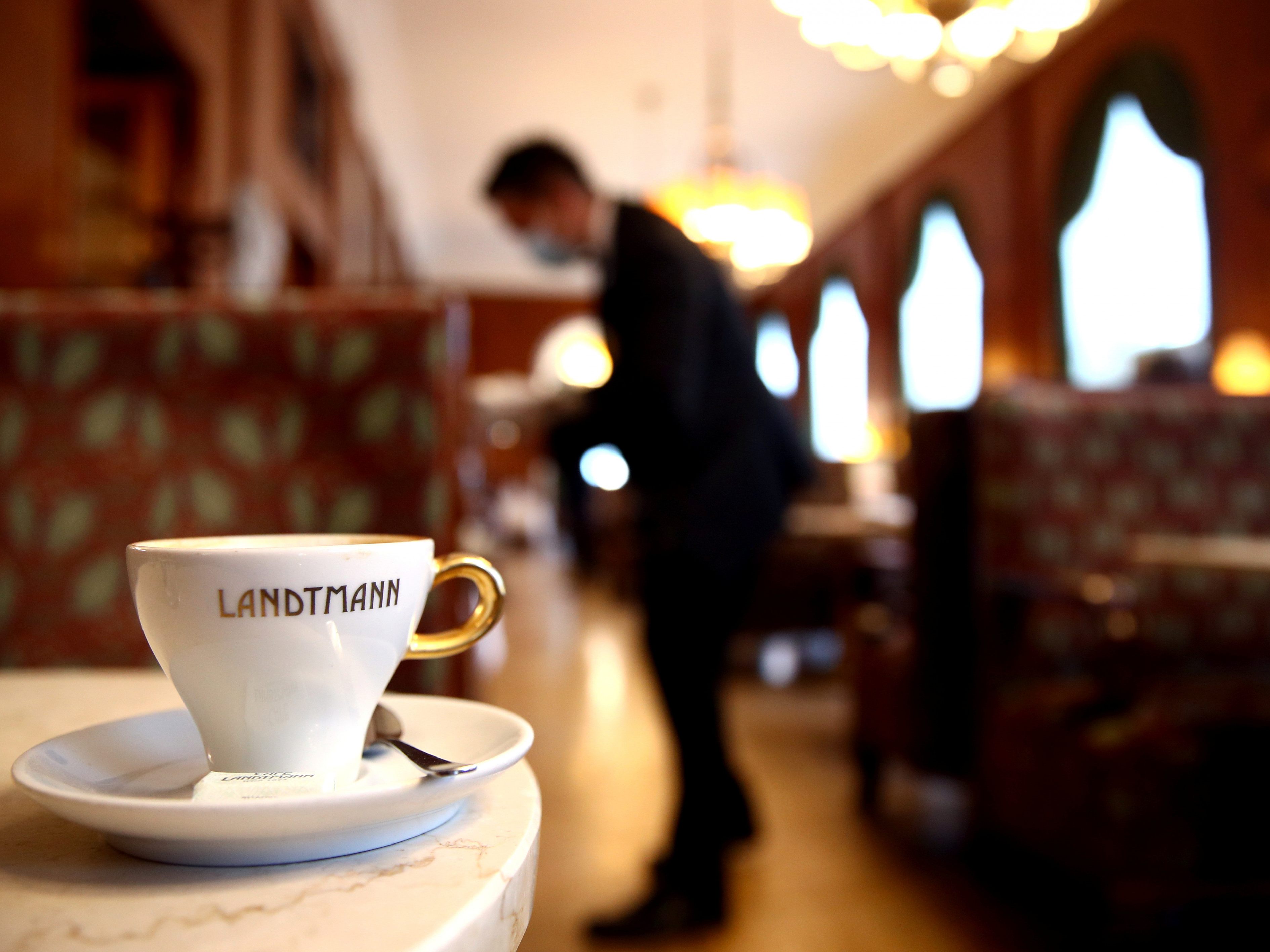 Rechtsstreit um nicht geleistete Mietzahlungen des Kaffeehauses Café Landtmann hat sich fortgesetzt. Rechtsstreit um nicht geleistete Mietzahlungen des Kaffeehauses Café Landtmann hat sich fortgesetzt.